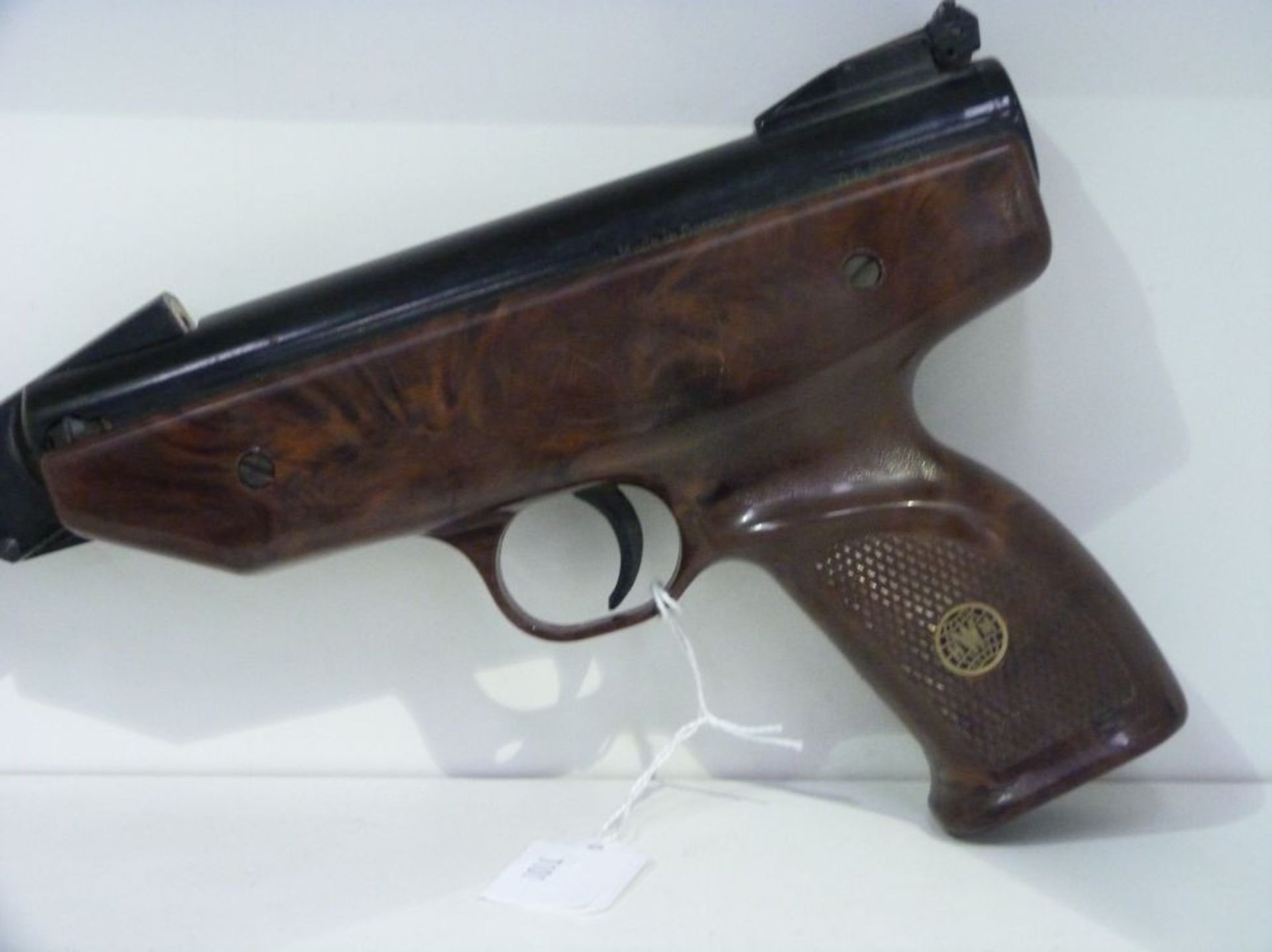 A Weihrauch Sport HW70 Air Pistol 0.177 Calibre This Leisure + Target Shooting Pistol has a Spring - Image 2 of 3