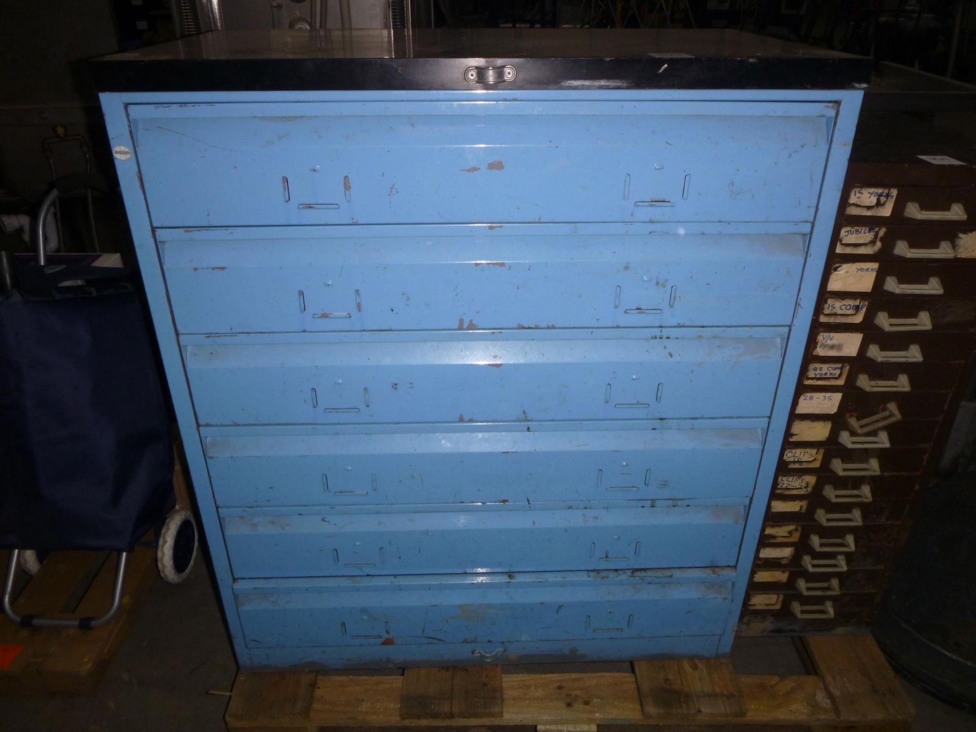 A 6 drawer Cabinet. Please note there is a £5 plus VAT Lift out Fee on this lot.
