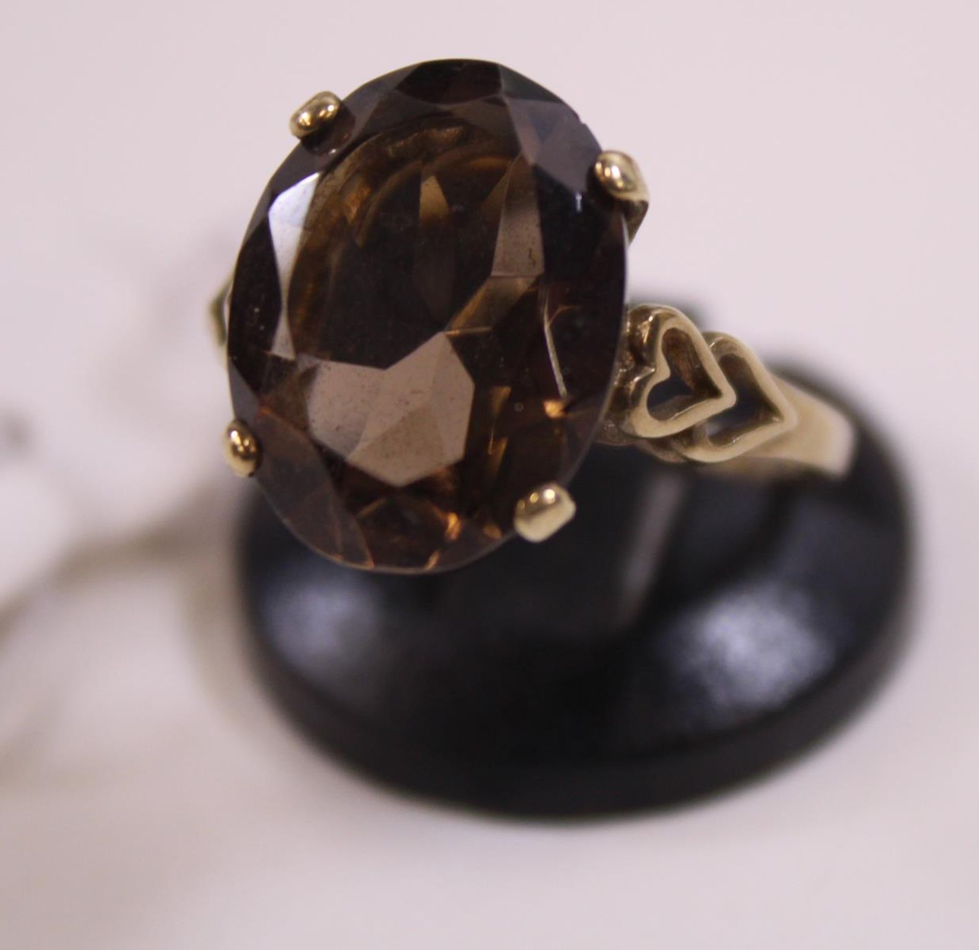 9ct Gold Smokey Quartz/Citrine Ring with heart detail to the sides, size T, total weight 3.69g (est. - Image 4 of 4