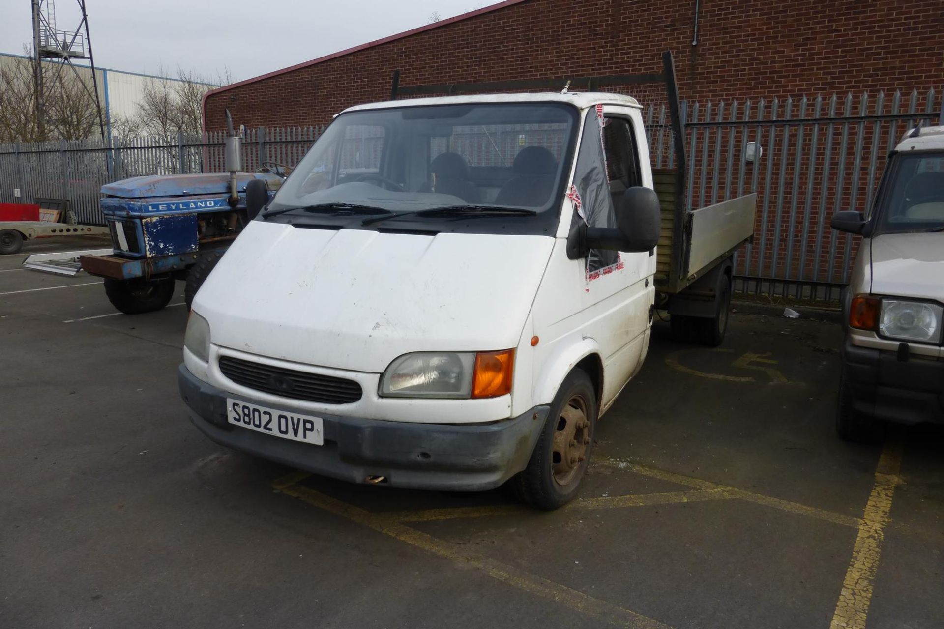 A Ford Transit Flatbed/Pickup in White 2496cc Diesel, Date of First Registration February 1999, - Image 2 of 10