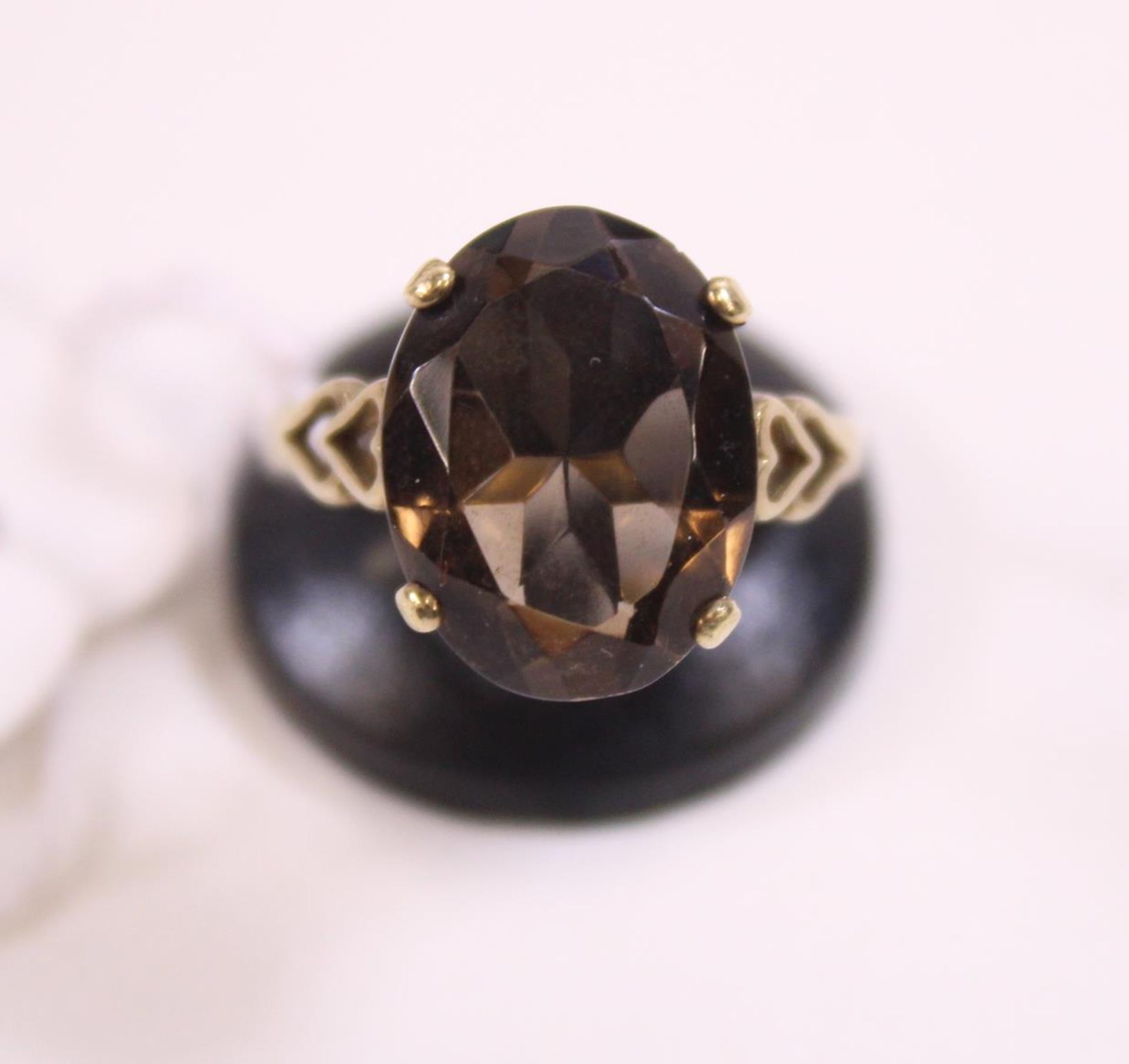 9ct Gold Smokey Quartz/Citrine Ring with heart detail to the sides, size T, total weight 3.69g (est. - Image 2 of 4