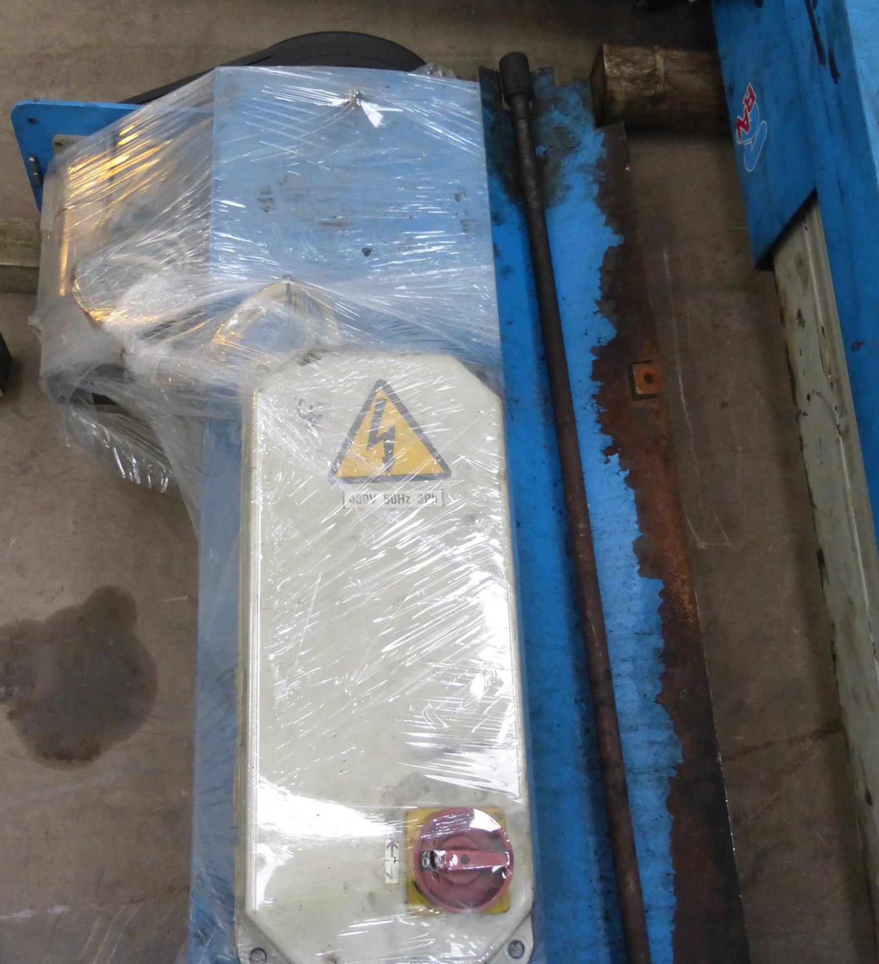 * A RAV KPN326H 2700Kg 2 Post Vehicle Lift s/n 00624 YOM 2003 3PH. Please note there is £10 plus VAT - Image 3 of 8