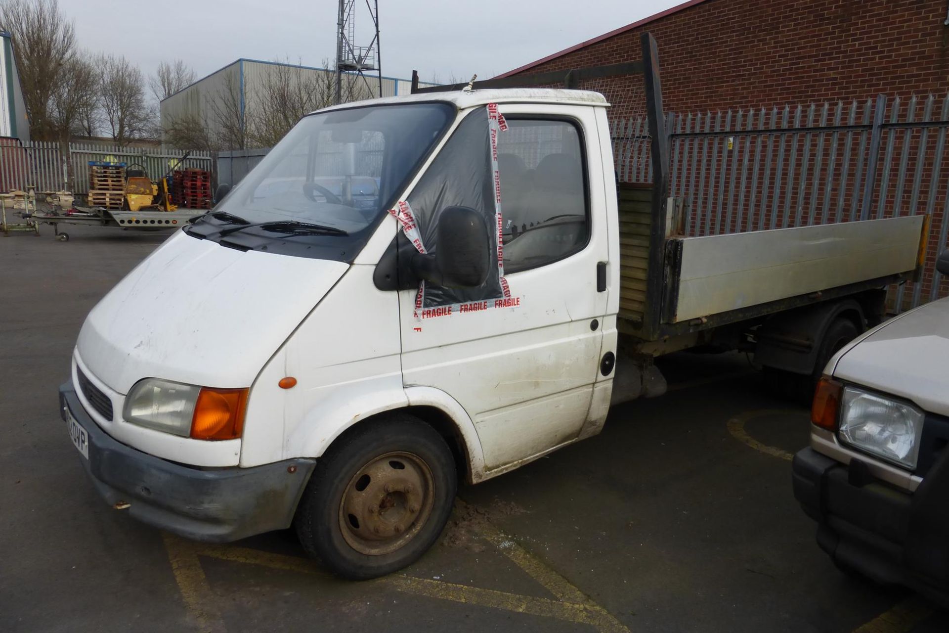A Ford Transit Flatbed/Pickup in White 2496cc Diesel, Date of First Registration February 1999, - Image 3 of 10