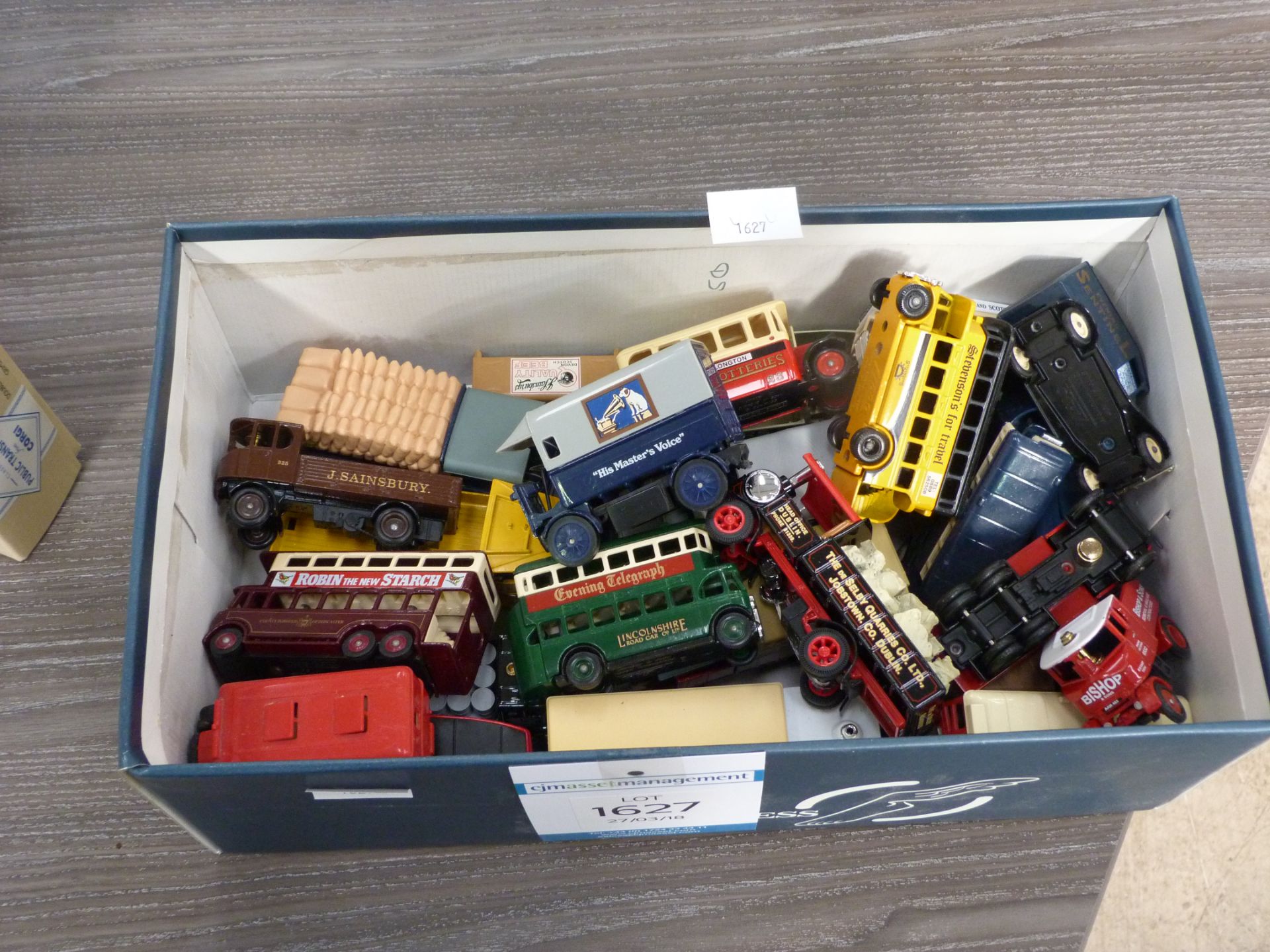 A Selection of Diecast Vehicles including Cars from Corgi, Lledo and Matchbox (Most Boxed) (Est £ - Image 3 of 6