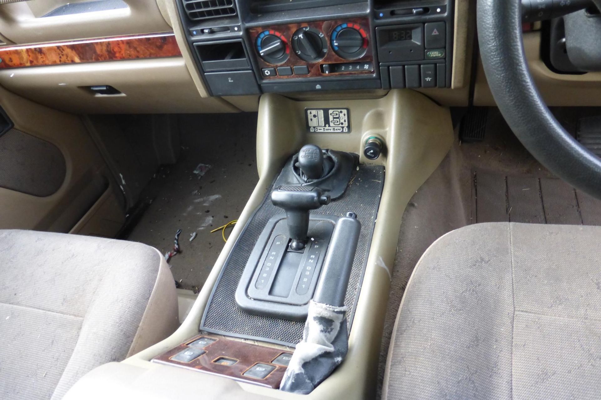 A Land Rover Discovery in Gold 2495cc Diesel Automatic, Date of First Registration March 1998, - Image 10 of 13