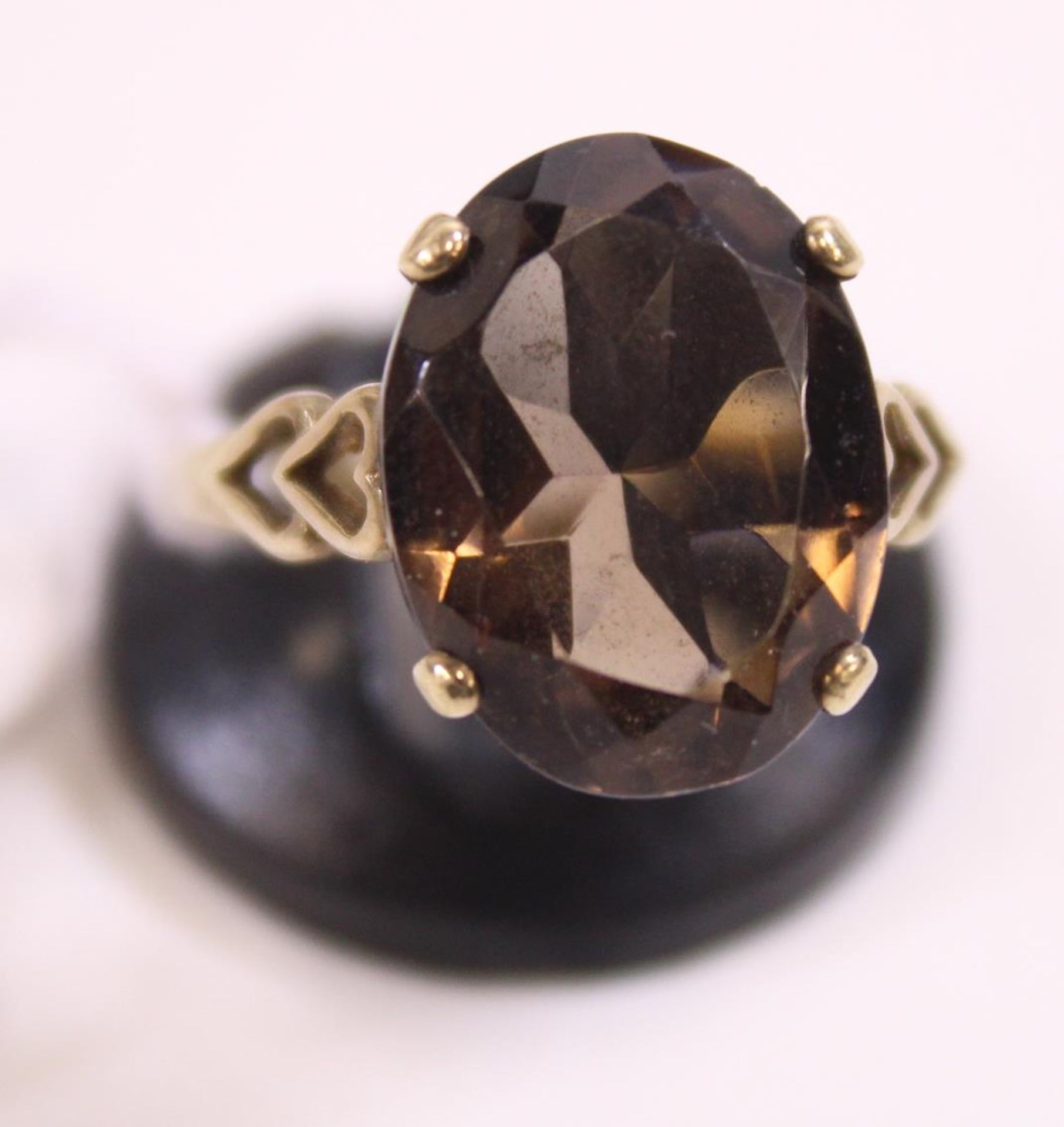 9ct Gold Smokey Quartz/Citrine Ring with heart detail to the sides, size T, total weight 3.69g (est. - Image 3 of 4