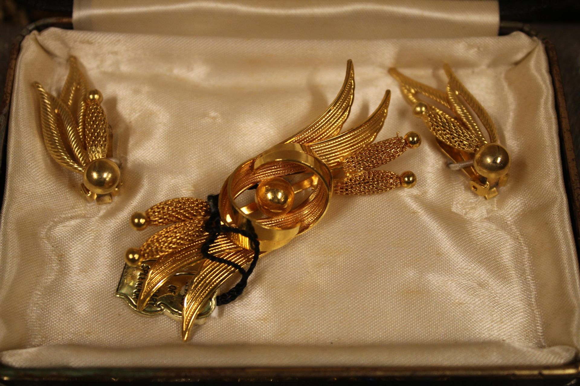 A Good Large Collection of Vintage Costume Brooches, Jewellery etc. (Est £20-£40) - Image 5 of 6