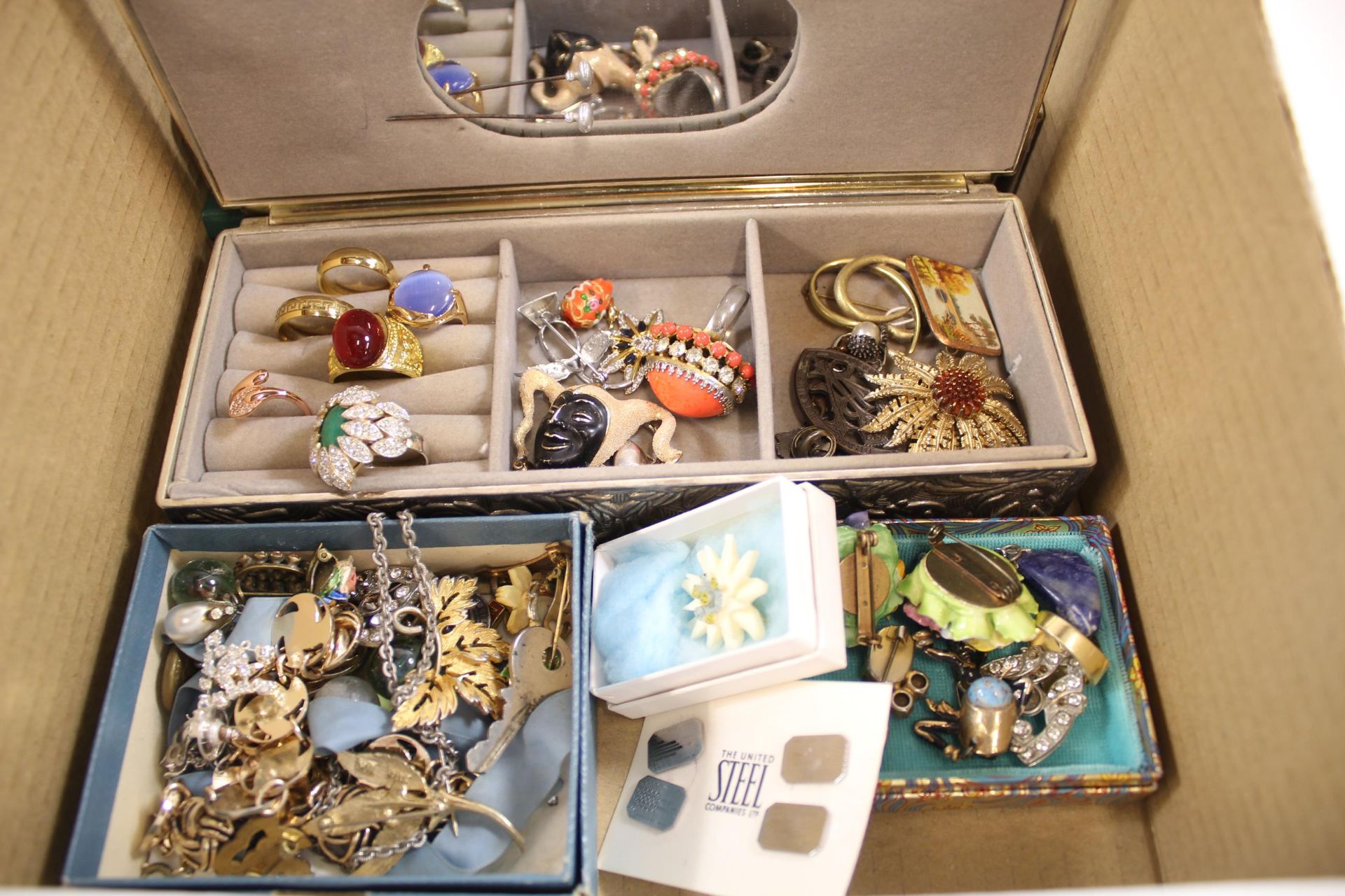 A Good Large Collection of Vintage and Costume Jewellery Watches etc, Tin Drawers to include - Image 3 of 8