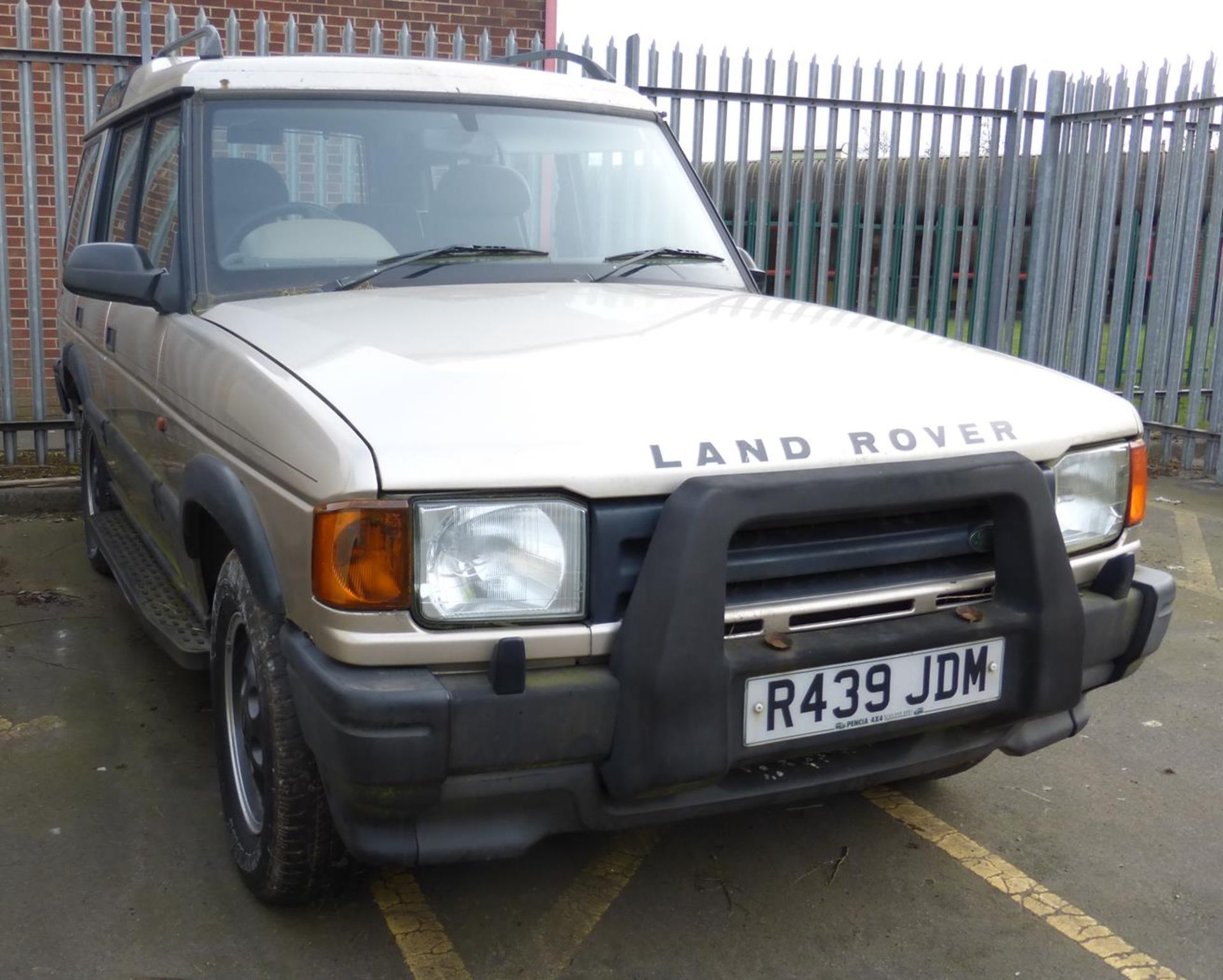 A Land Rover Discovery in Gold 2495cc Diesel Automatic, Date of First Registration March 1998,