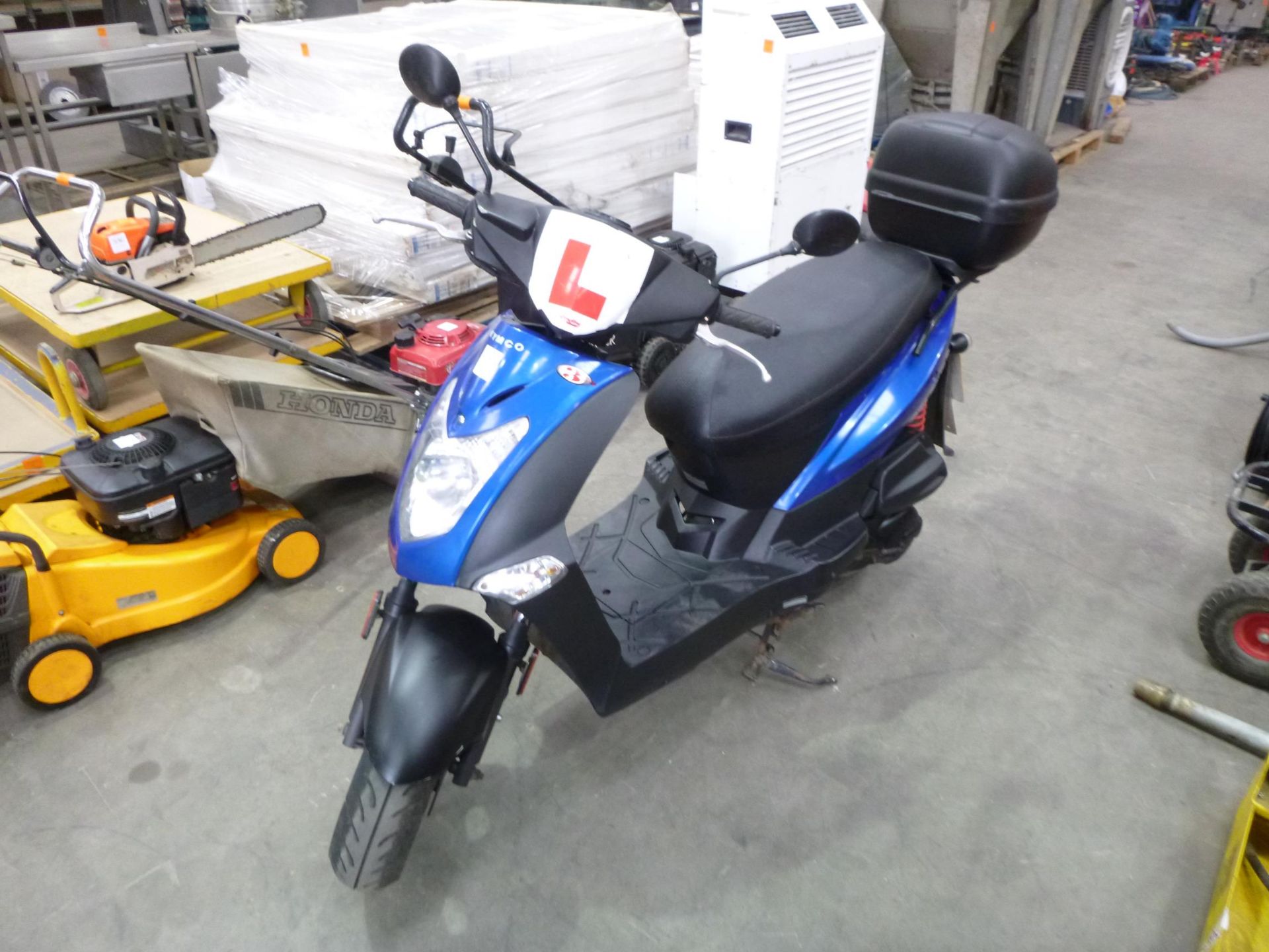 A Kymco Agility Scooter 125cc in Blue Automatic Transmission c/w Top Box and V5, Date of First