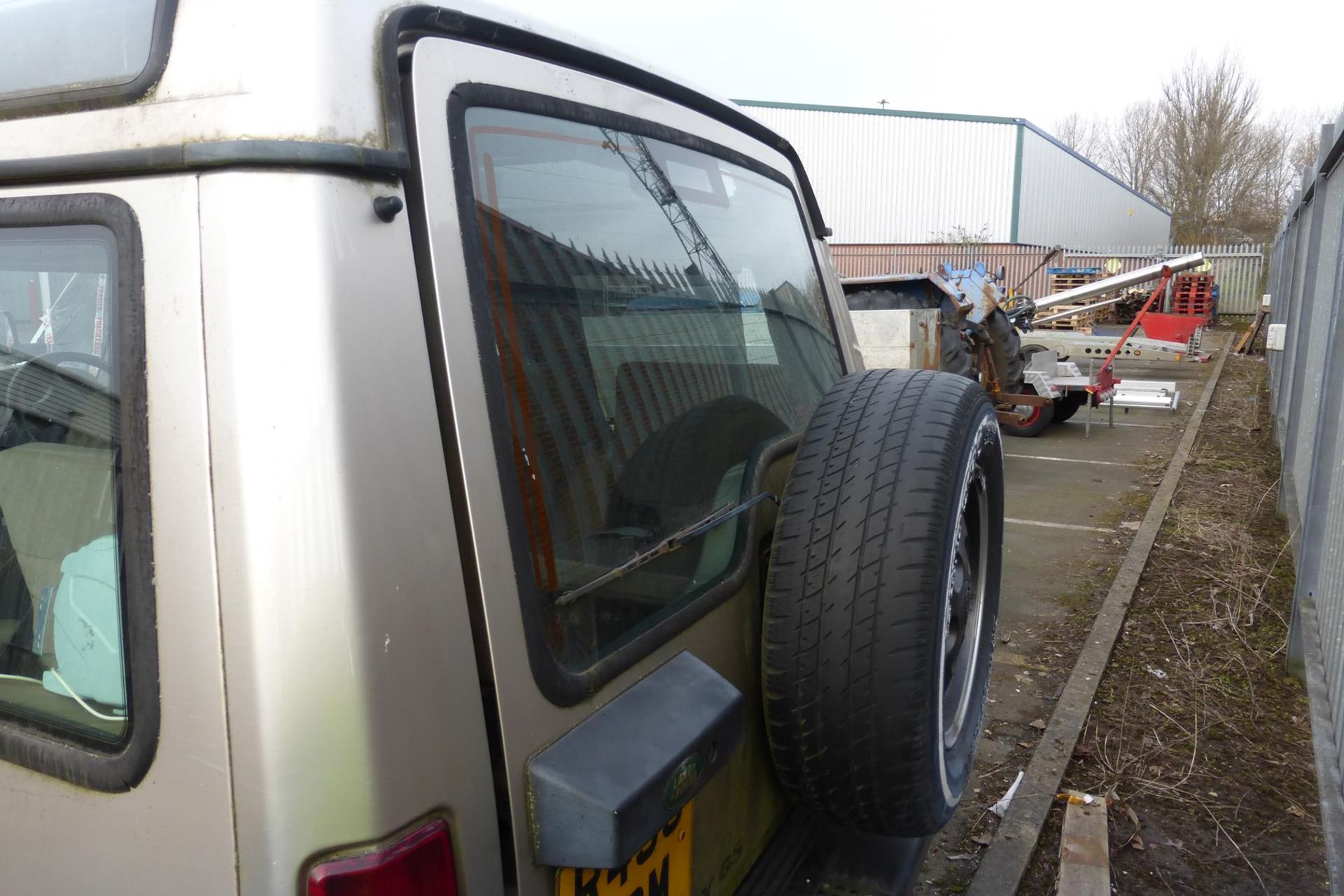 A Land Rover Discovery in Gold 2495cc Diesel Automatic, Date of First Registration March 1998, - Image 12 of 13