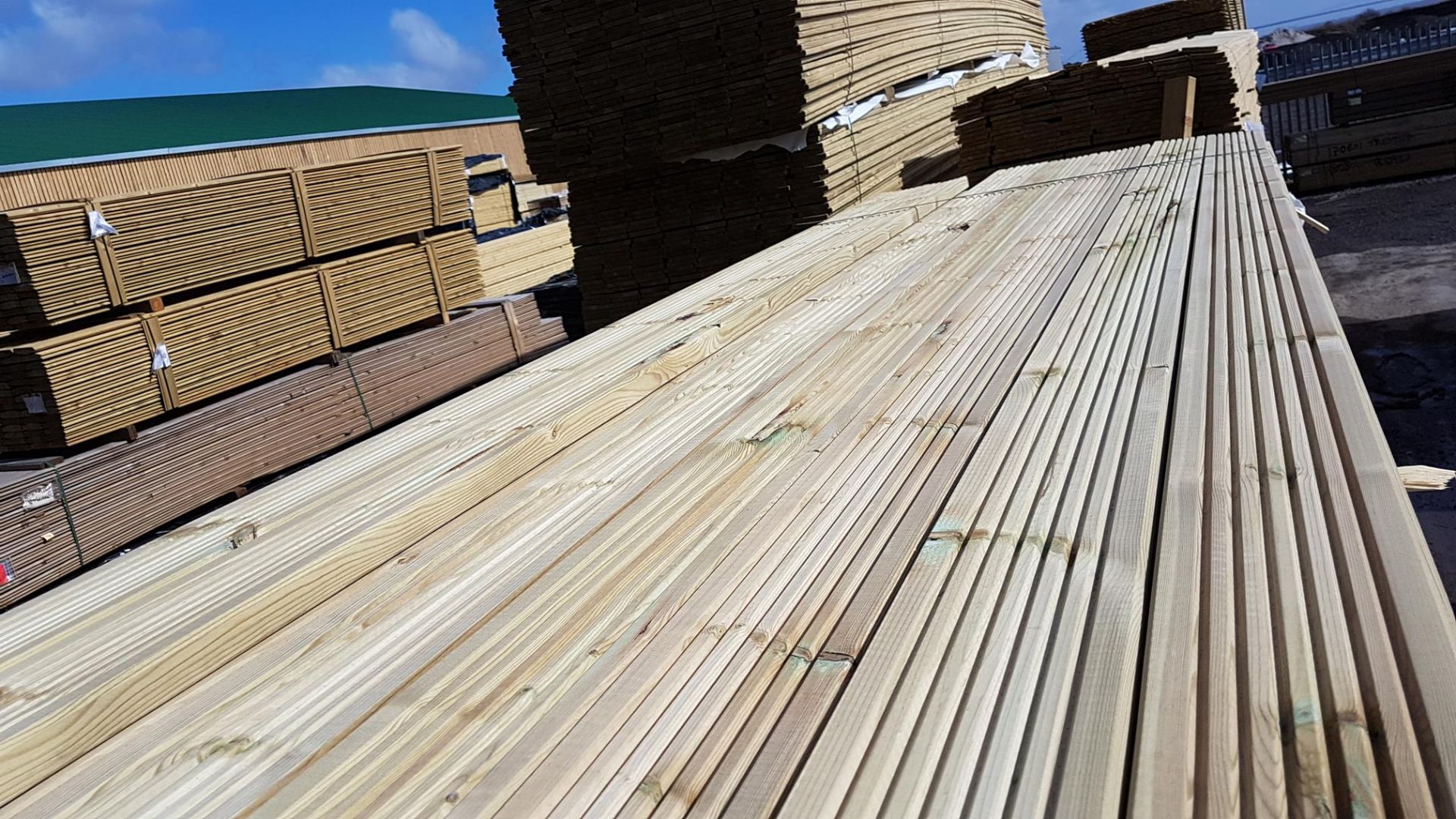 * 38x125 (34x121), decking, tanalith treated, 55 pieces @ 4200mm. R630B. Please note this lot is