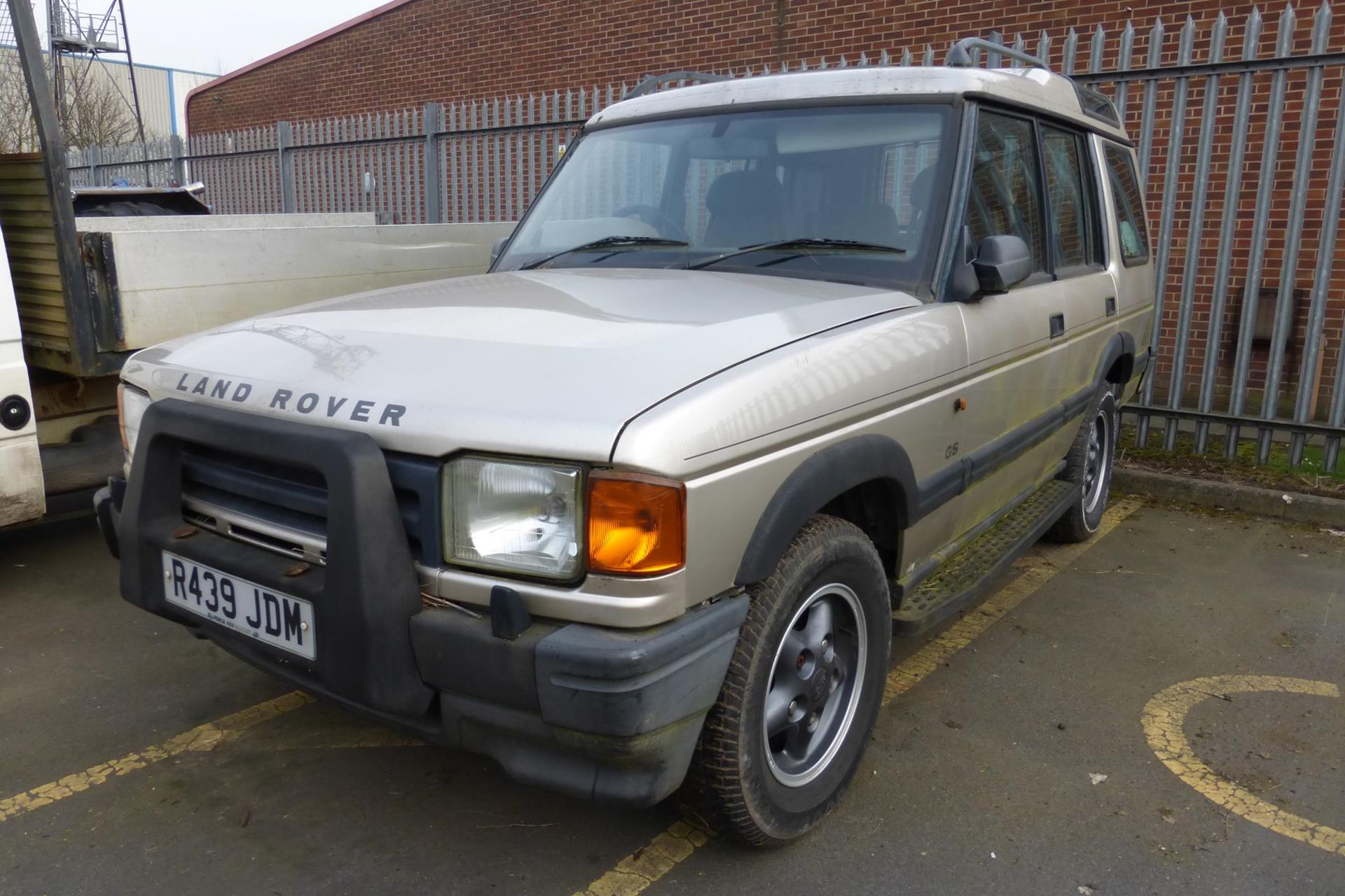 A Land Rover Discovery in Gold 2495cc Diesel Automatic, Date of First Registration March 1998, - Image 2 of 13
