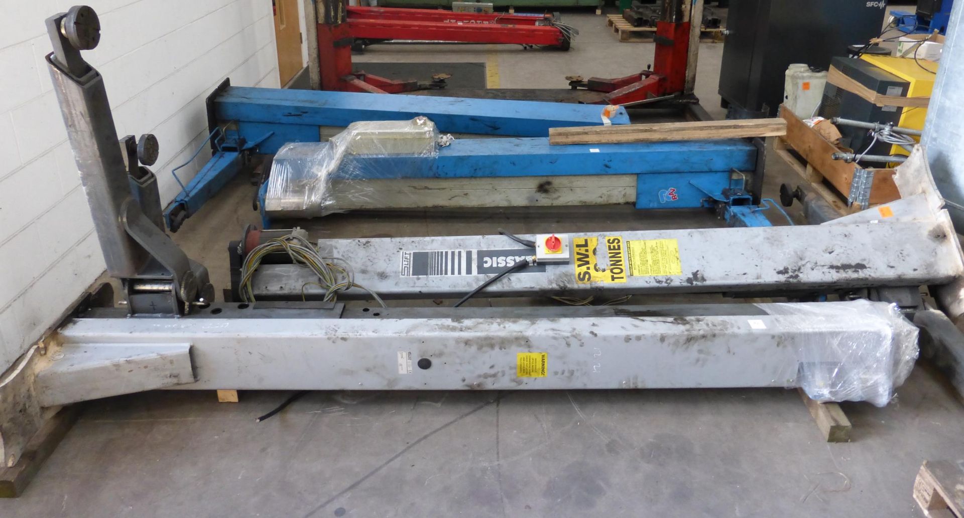 * SLIFT Classic 3 Ton 2 Post Vehicle Lift 3PH (spares or repairs). Please note there is £10 plus VAT - Image 4 of 8