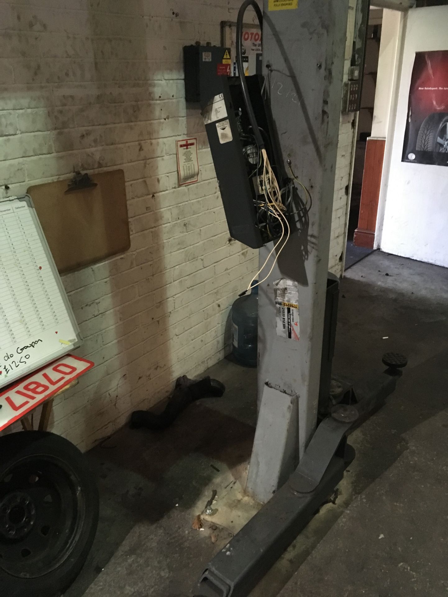 * SLIFT Classic 3 Ton 2 Post Vehicle Lift 3PH (spares or repairs). Please note there is £10 plus VAT - Image 6 of 8