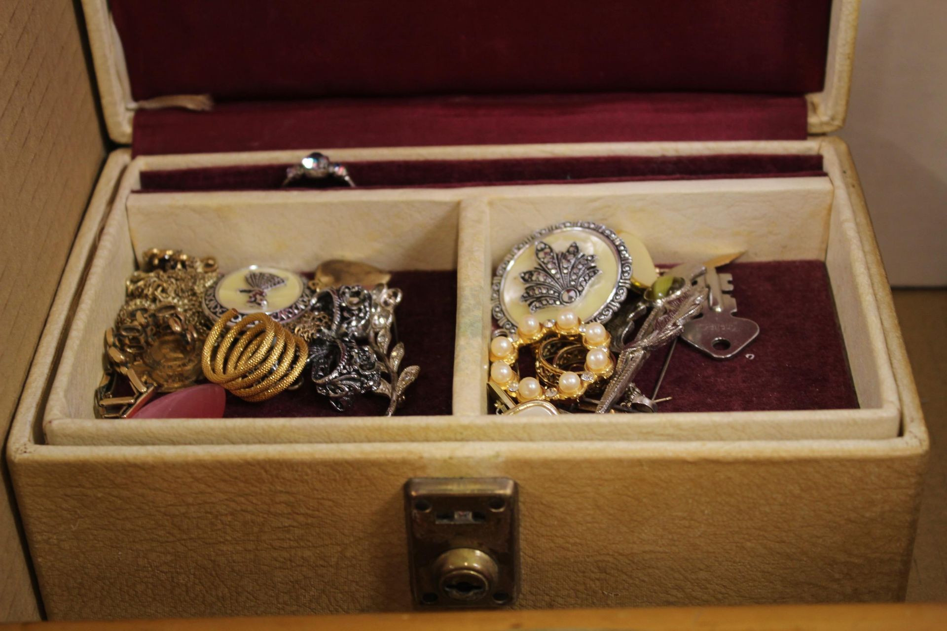 Vintage Costume Jewellery, Coins, Watches etc. Also to include a Mauchline Ware Box (Two Boxes) (Est - Image 4 of 6