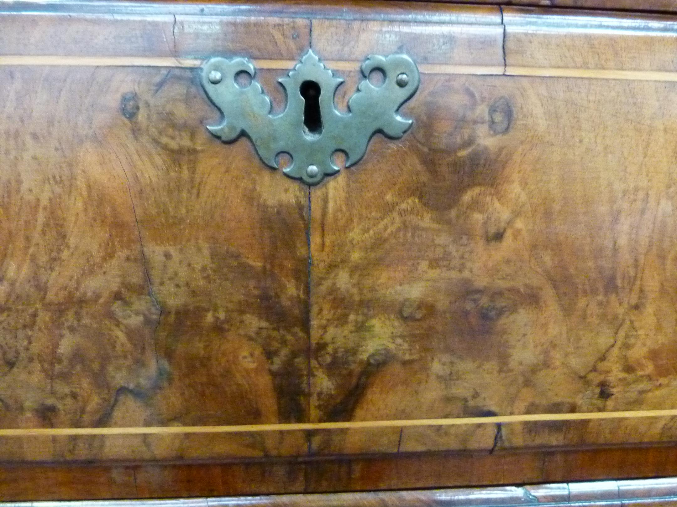 This is a Timed Online Auction on Bidspotter.co.uk, Click here to bid. An 18th Century Walnut - Image 8 of 19