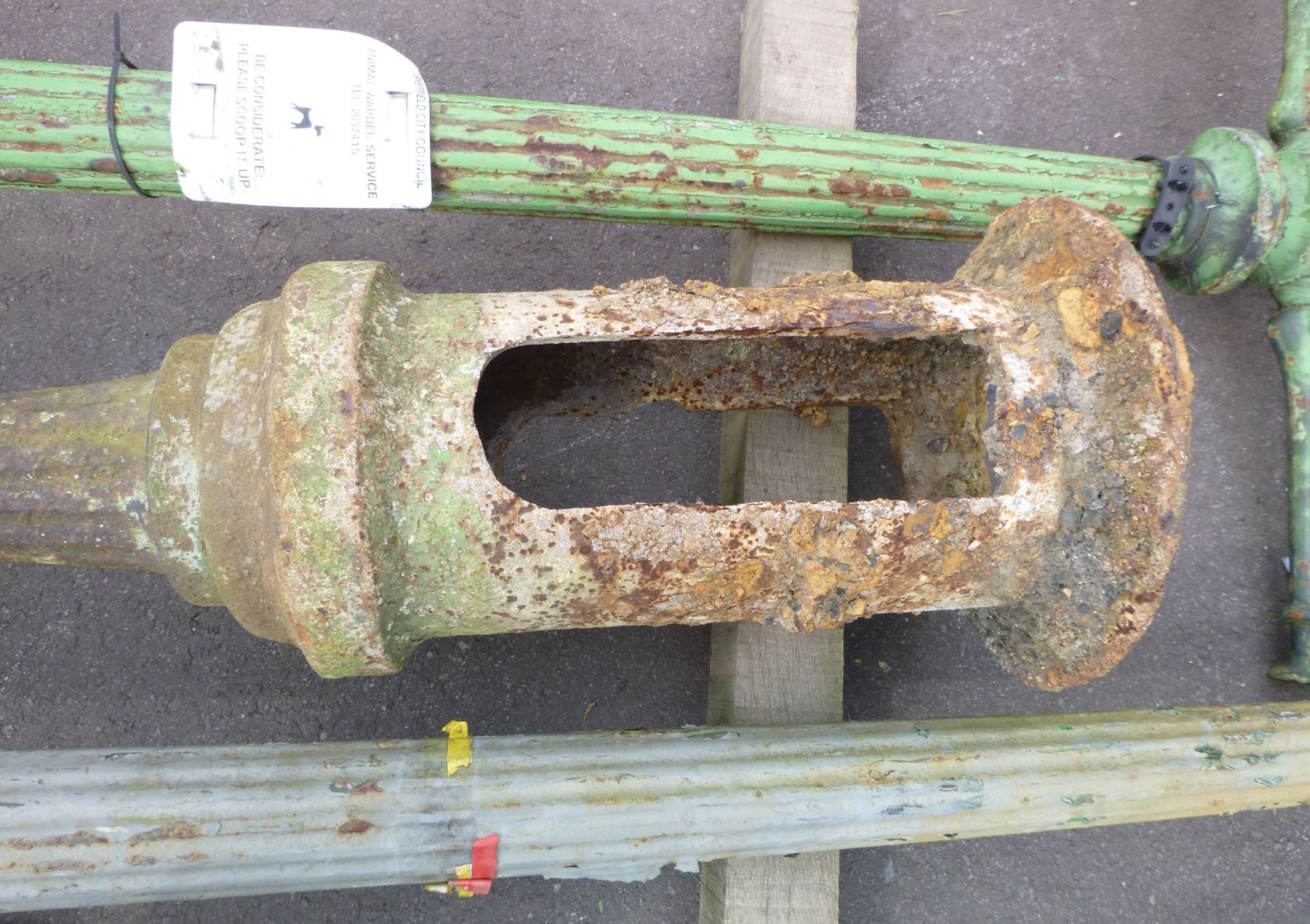 An Original Cast Iron Street Lamp (Originally from Sheffield) (H350cm, Diameter of base 39cm, length - Image 3 of 3