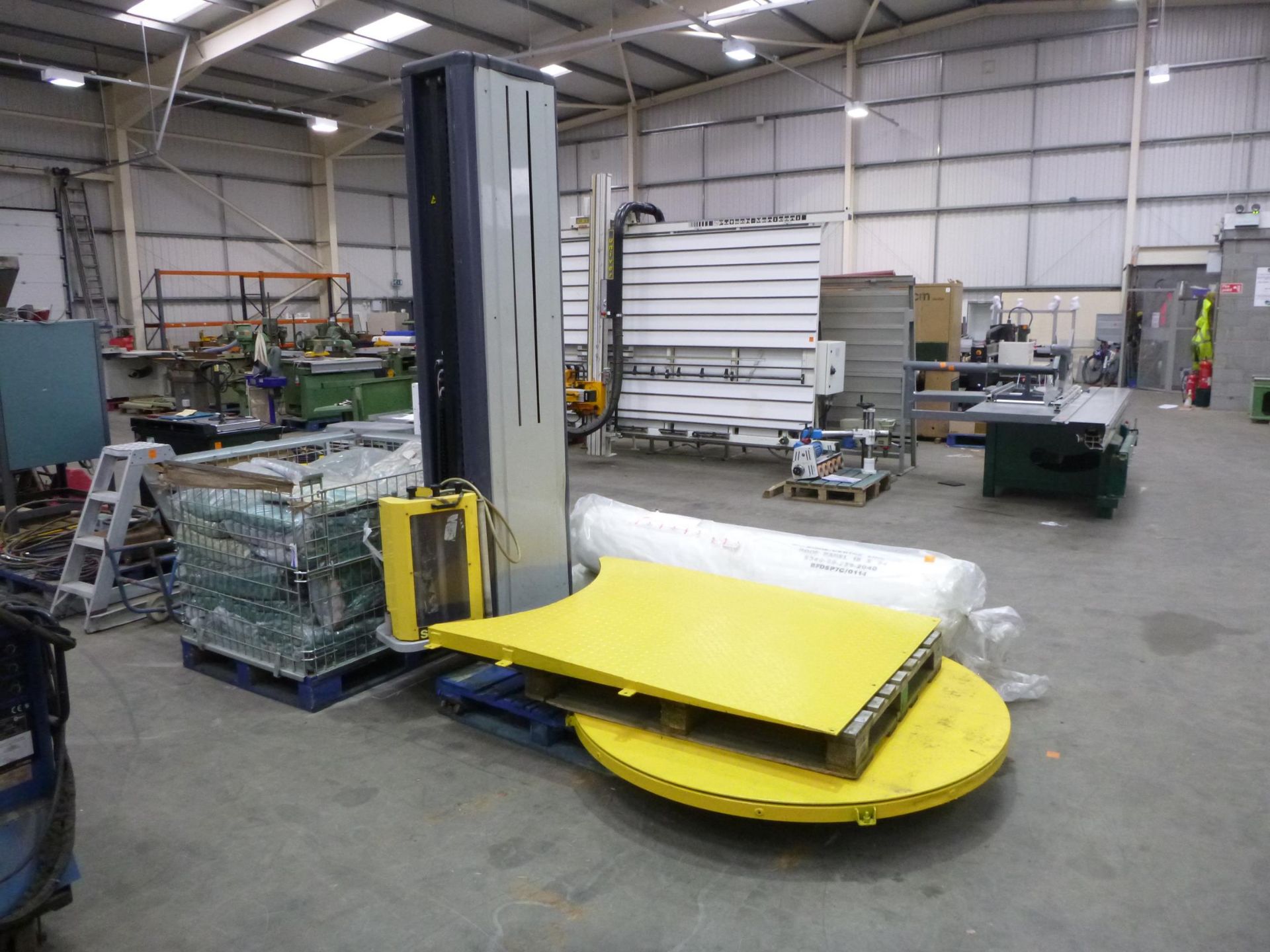 * A Siat Holmes Mann Pallet Wrapper S/N 1405 Type WS344-5 Model B 3PH. Please note there is £15 plus - Image 2 of 6