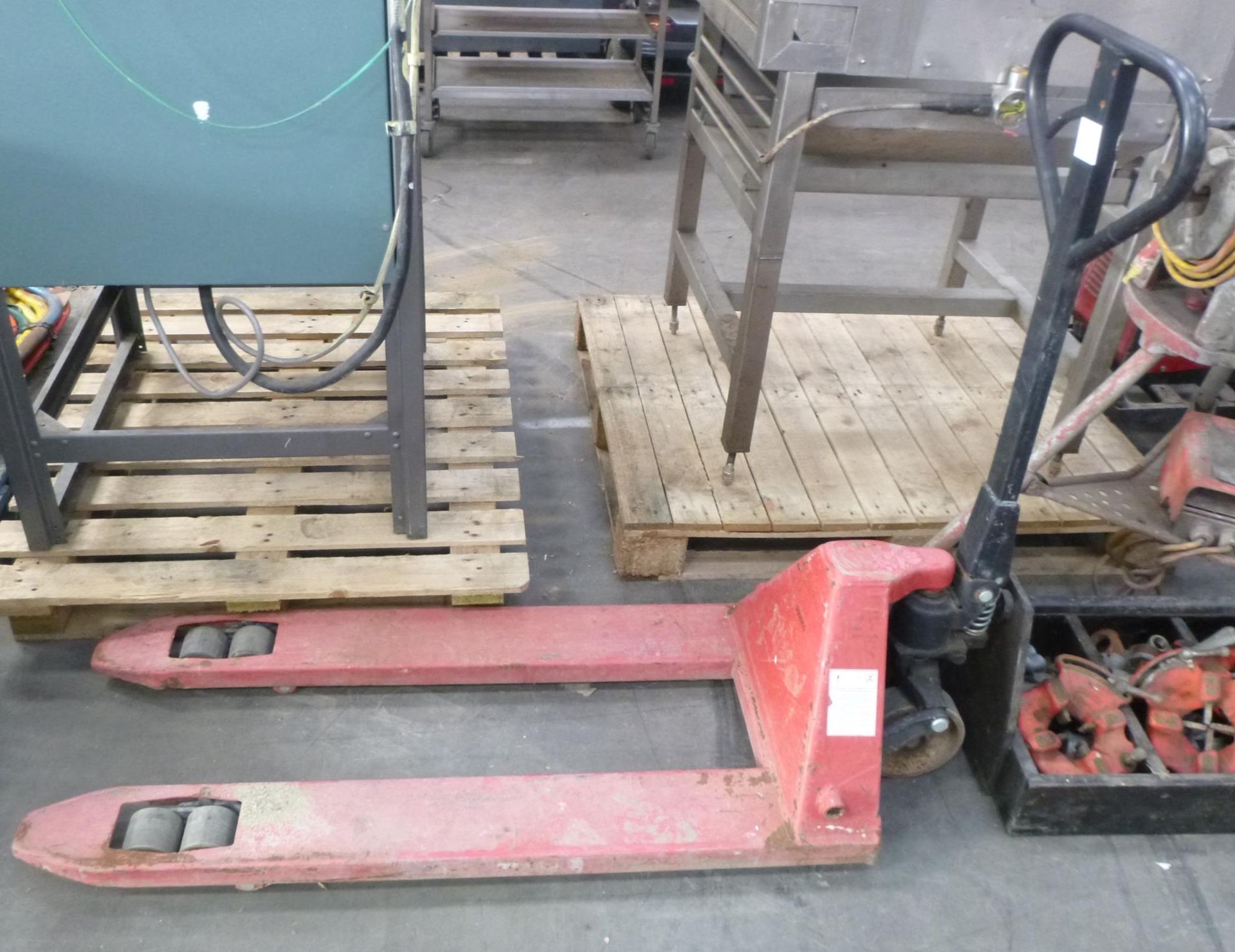 * An Ichimens 2500Kg Pallet Truck