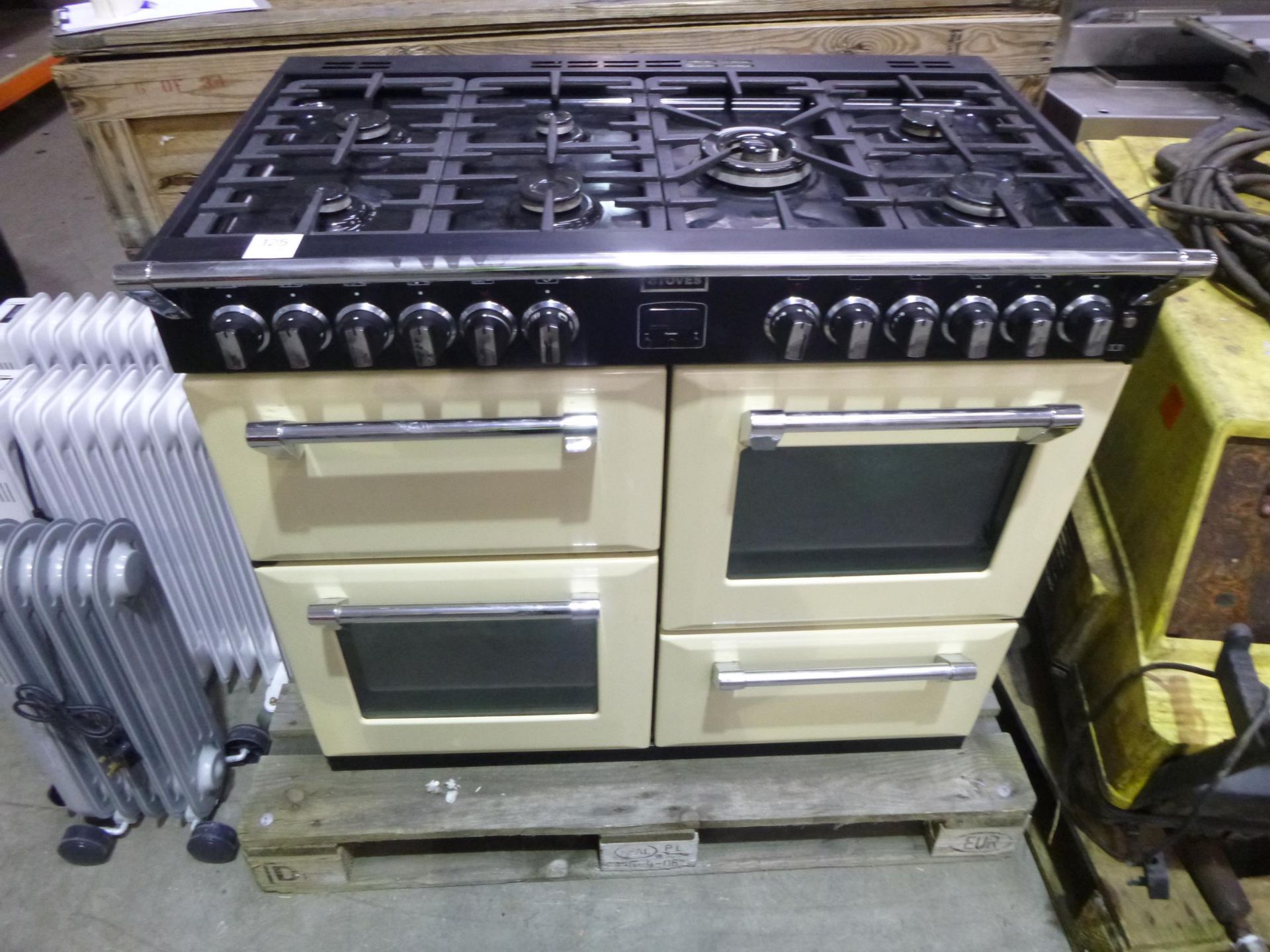 A Stoves Richmond 1000 DFT Range Gas Cooker. Please note there is £10 plus VAT Lift Out Fee on this