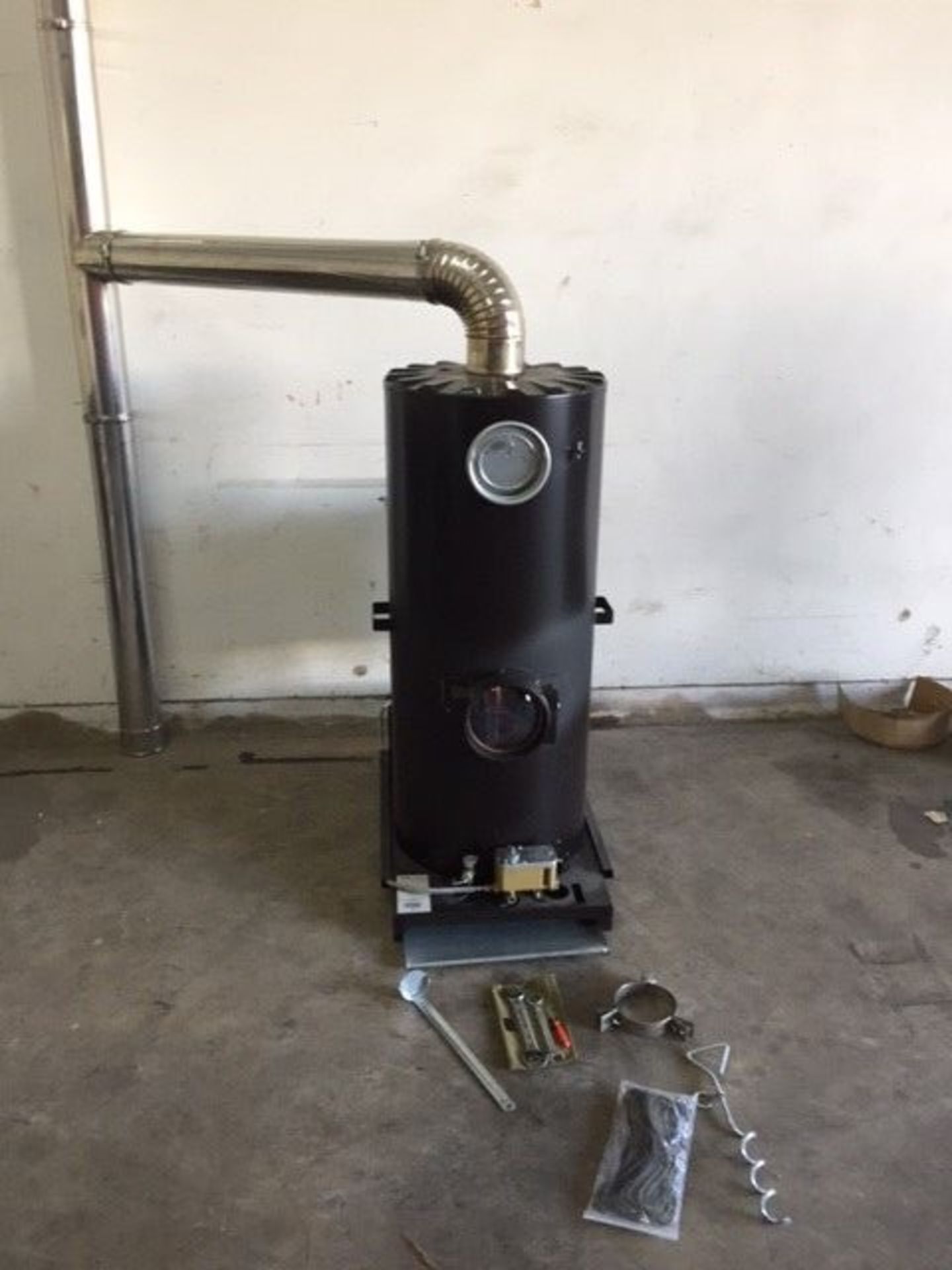 * Deville Multi Fuel Heater, 11kw. (unused). With the Blue Flame Technology this heater makes the - Image 2 of 4