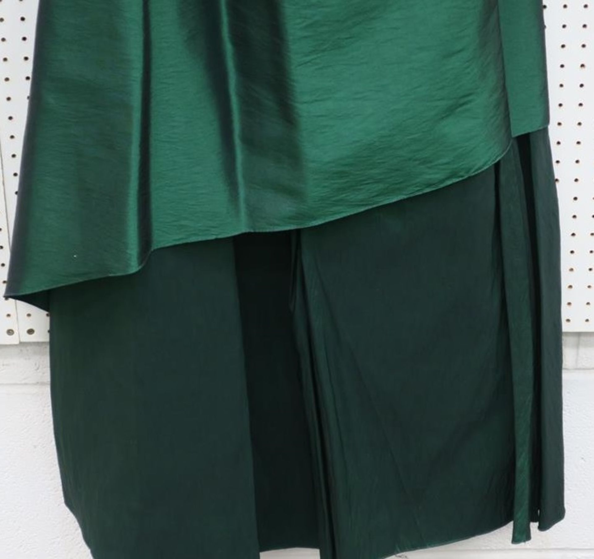 52 Dresses to include: La Princesse D2513, Green Prom Dresses sizes 3 x 16, La Princesse 6193, Green - Image 6 of 20