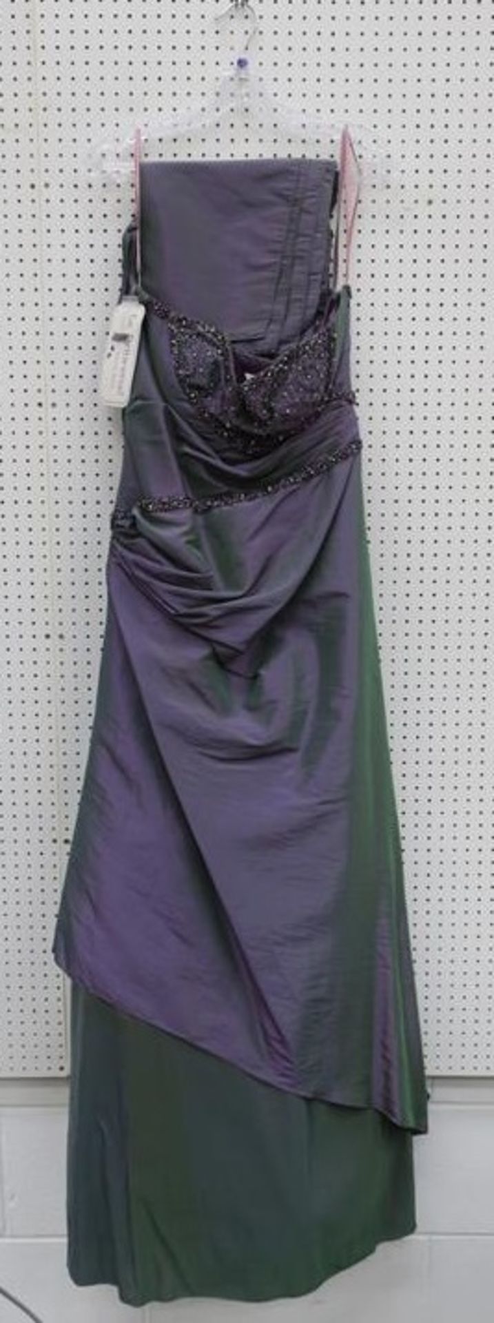 52 Dresses to include: La Princesse D2513, Green Prom Dresses sizes 3 x 16, La Princesse 6193, Green - Image 14 of 20