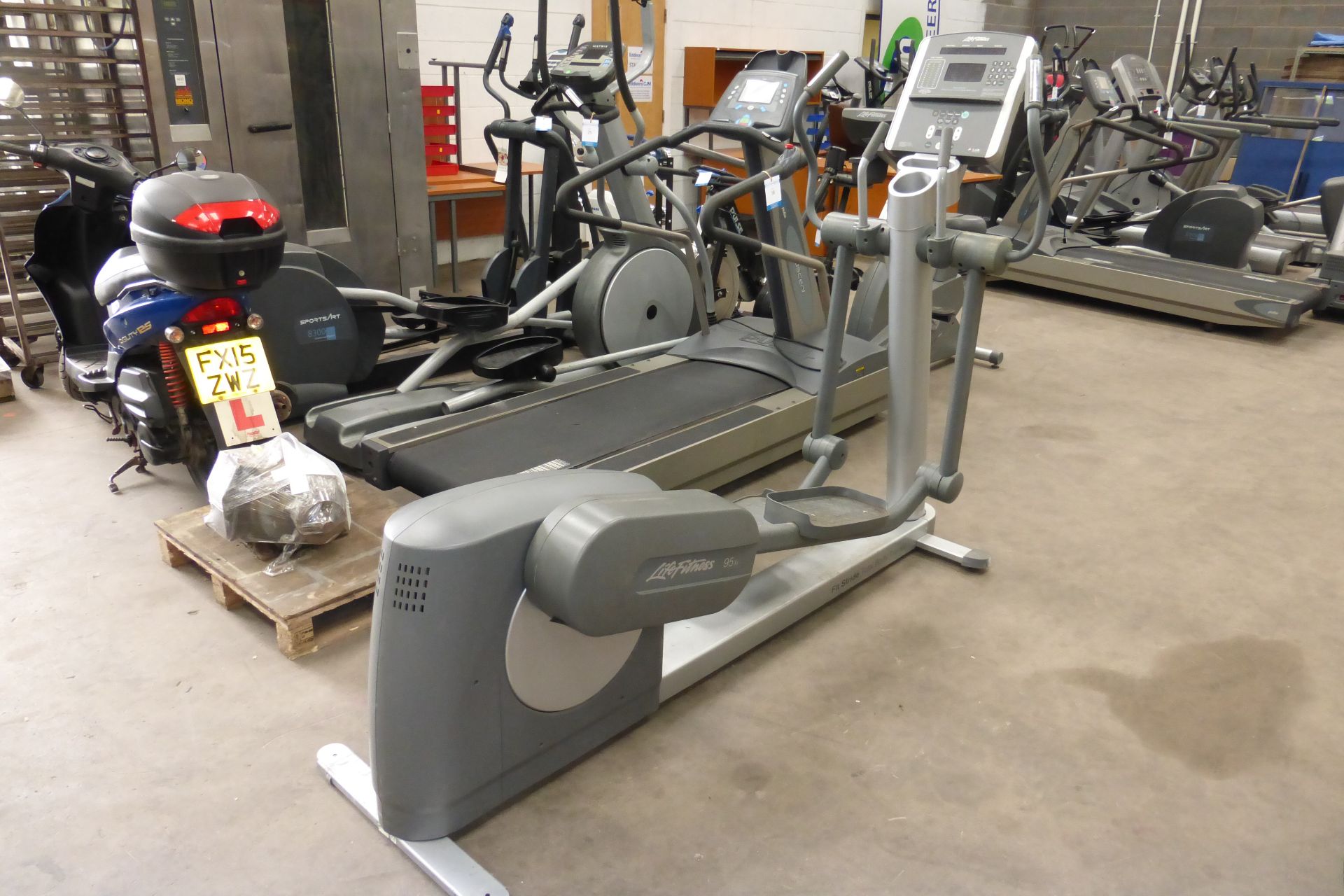 * A Life Fitness 95xi Fit Stride Total Body Trainer (cross trainer). Please note there is a £5