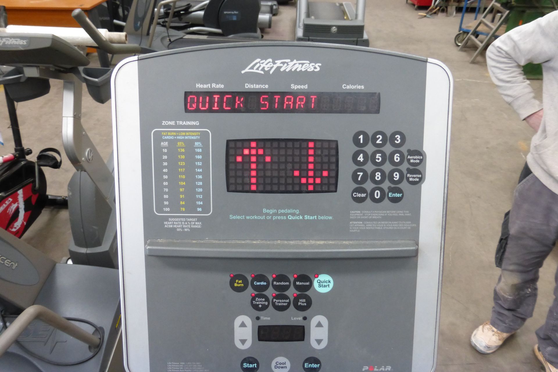 * A Life Fitness 95xi Fit Stride Total Body Trainer (cross trainer). Please note there is a £5 - Image 3 of 5