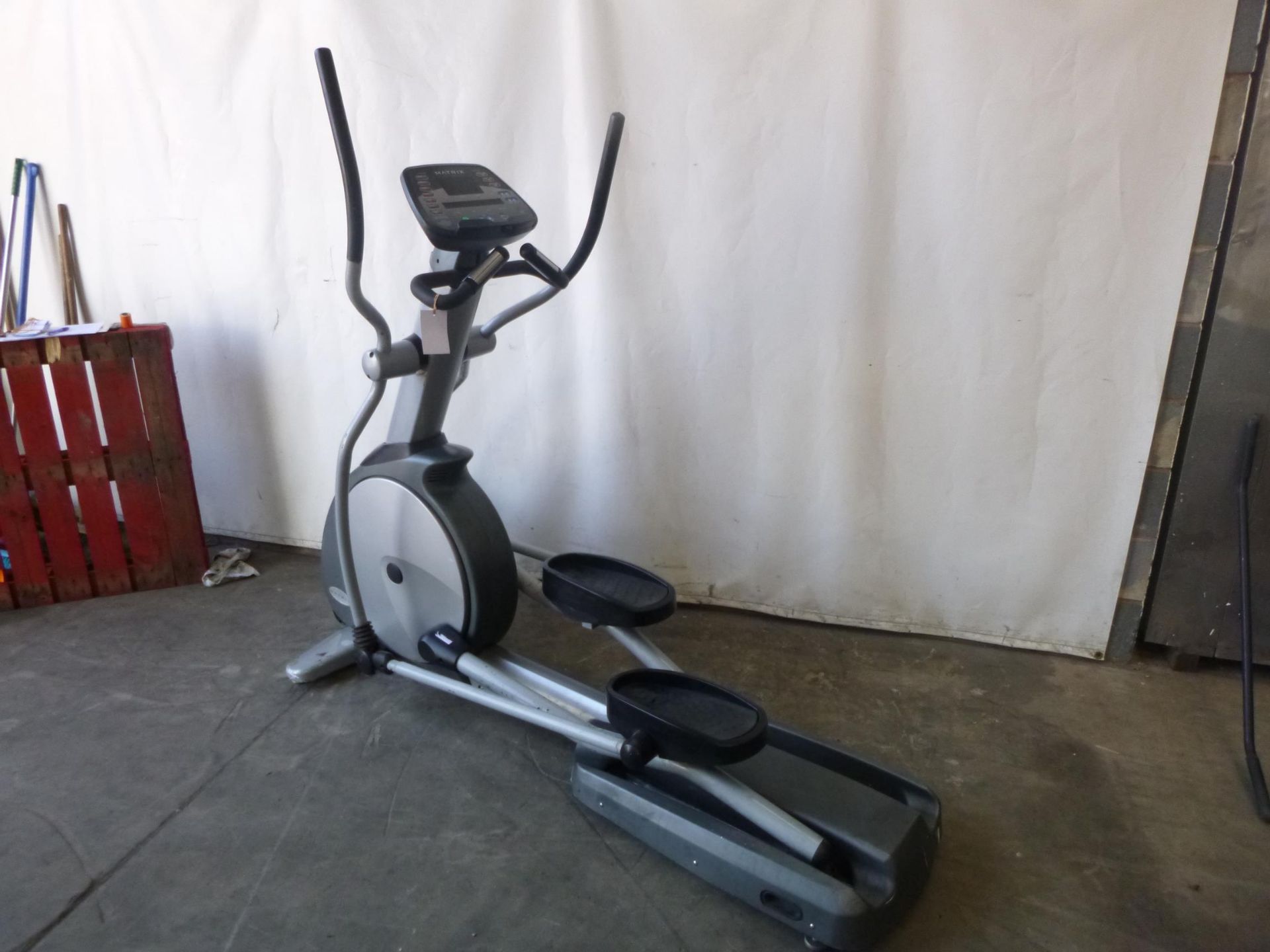 * A Matrix Cross Trainer. Please note there is a £5 Plus VAT Lift Out Fee on this lot - Image 2 of 6