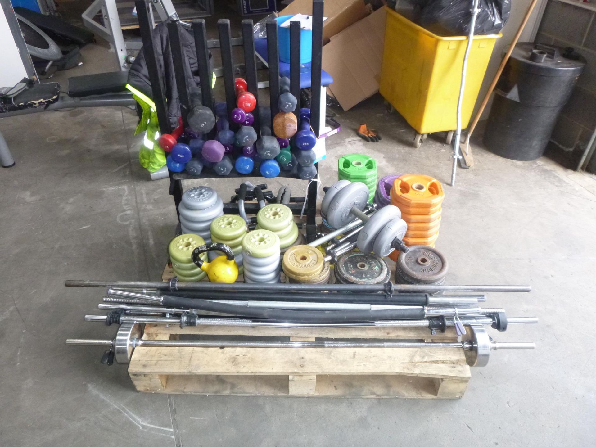 * Cast Iron and Rubber Weights. Please note there is a £5 Plus VAT Lift Out Fee on this lot - Image 6 of 6