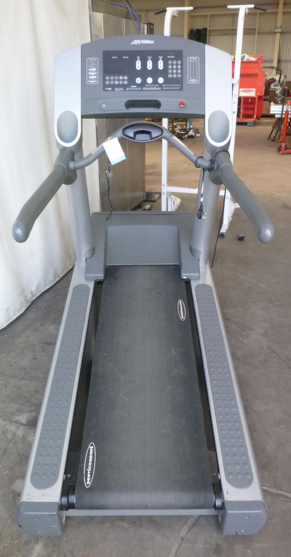* A Life Fitness 95TI Treadmill. S/No 102190. - Image 3 of 6