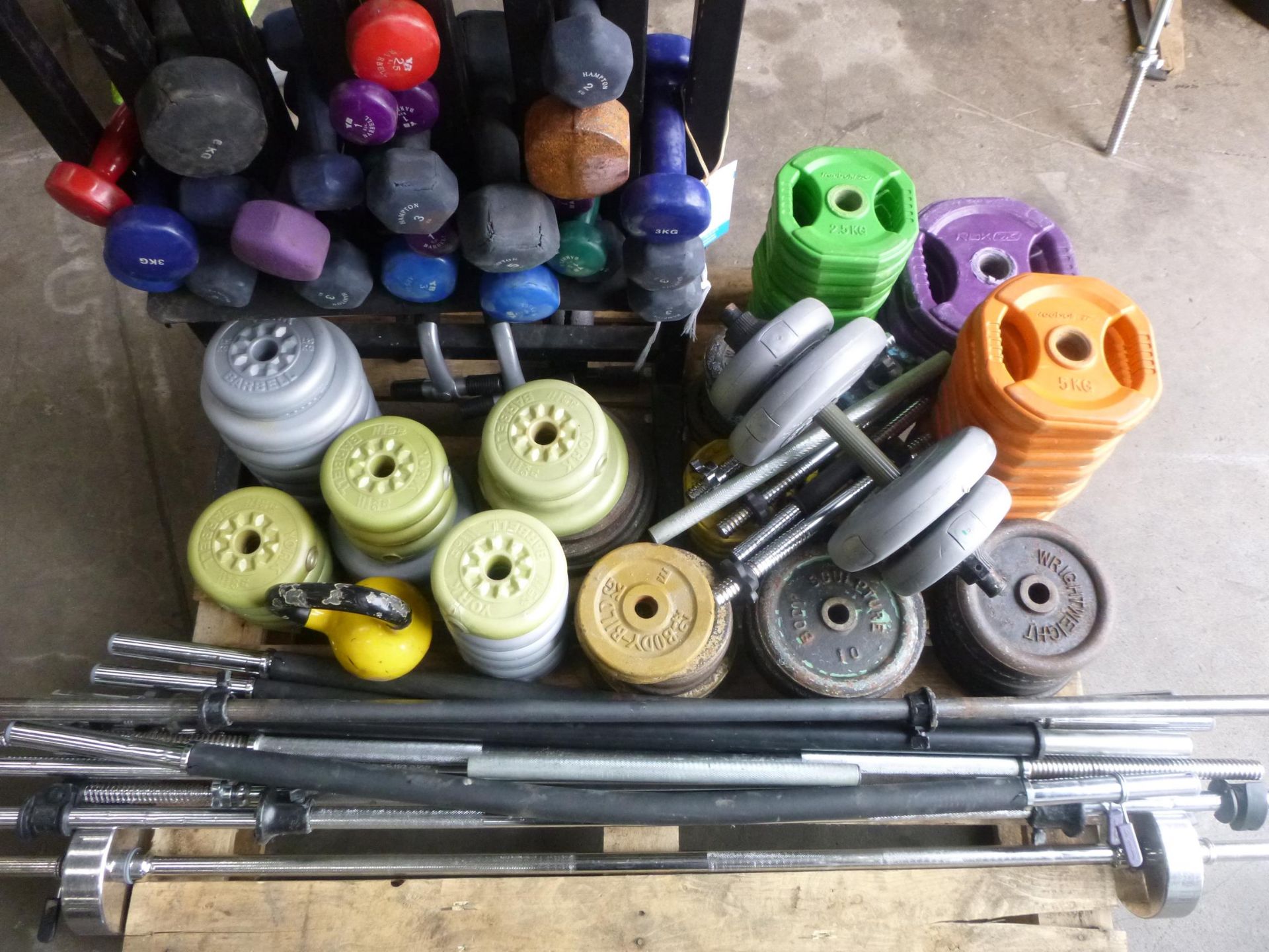 * Cast Iron and Rubber Weights. Please note there is a £5 Plus VAT Lift Out Fee on this lot - Image 2 of 6