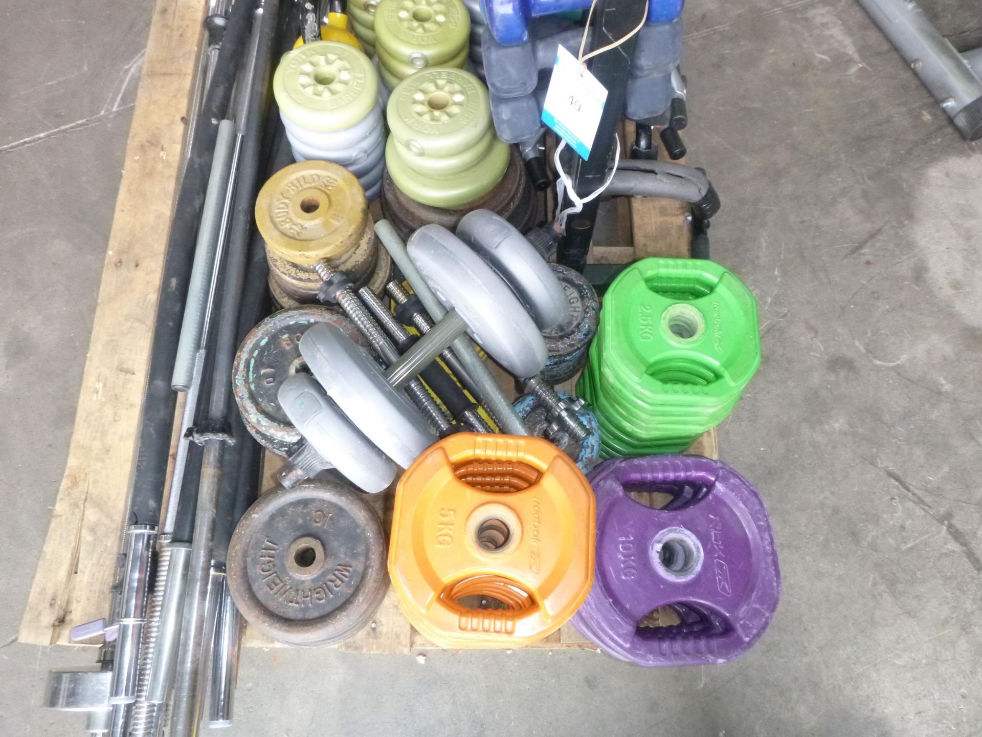 * Cast Iron and Rubber Weights. Please note there is a £5 Plus VAT Lift Out Fee on this lot - Image 4 of 6