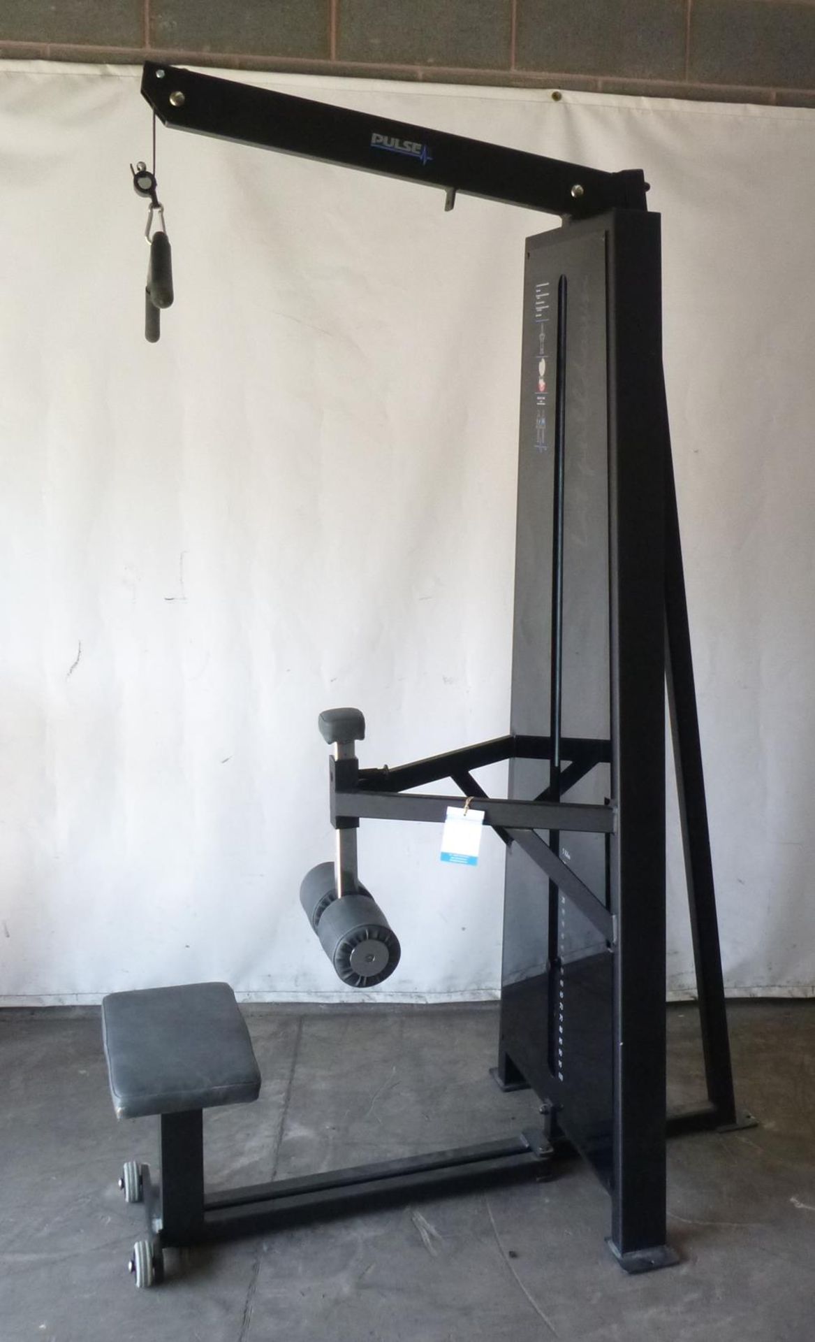 * A Pulse Lat Pull Down. Please note there is a £5 Plus VAT Lift Out Fee on this lot - Image 2 of 5