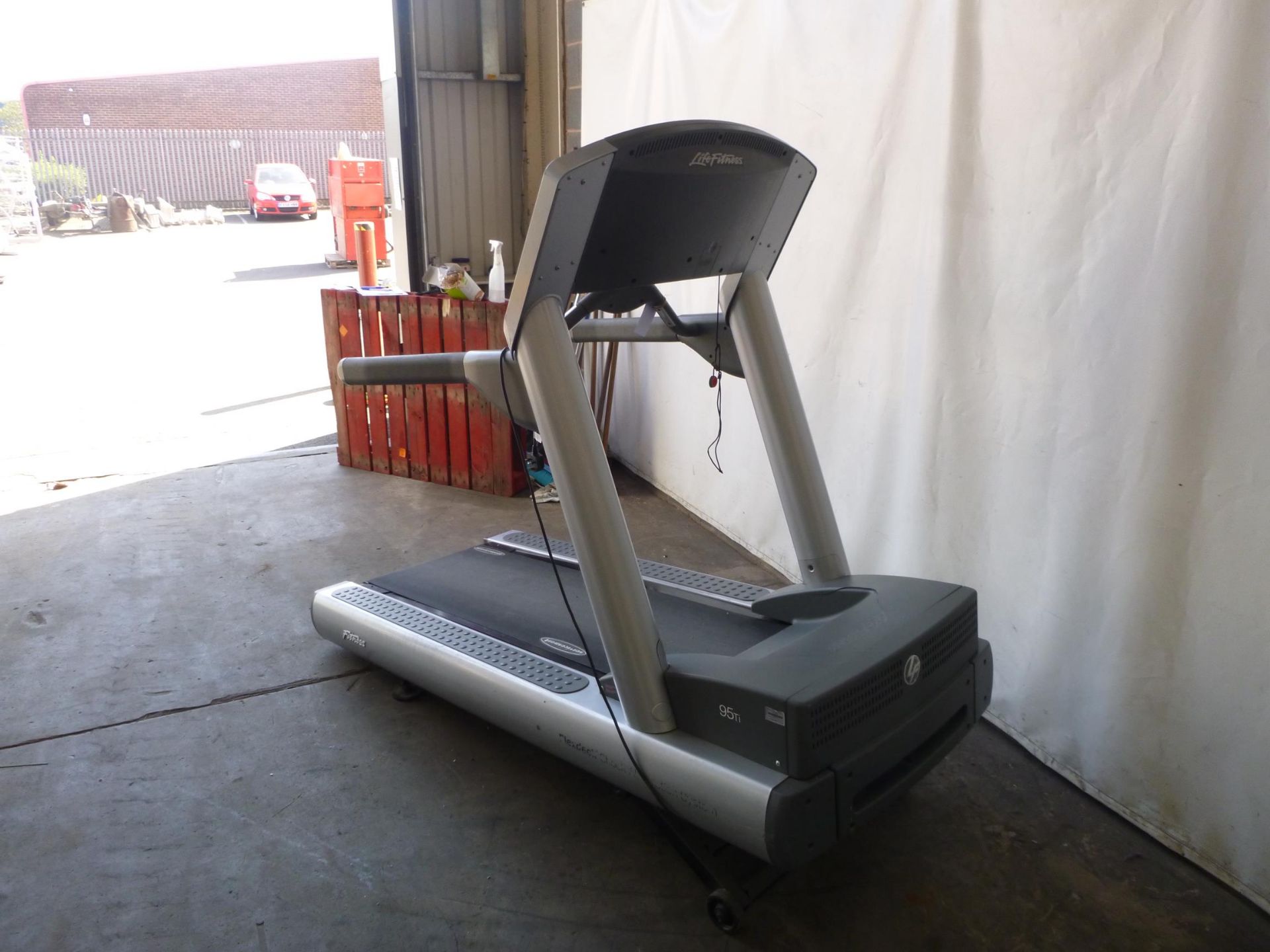 * A Life Fitness 95TI Treadmill. S/No 102190. - Image 5 of 6