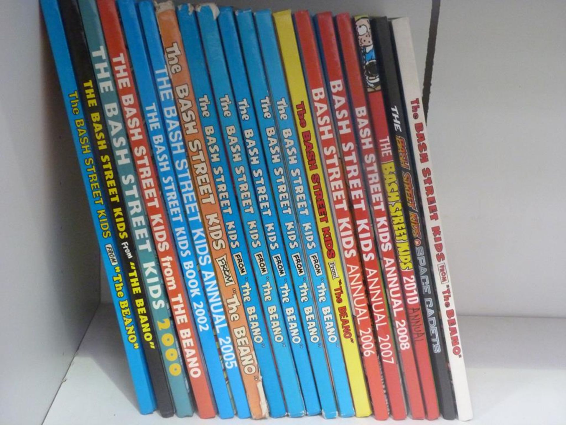 A total of 19 Hardback ''The Bash Street Kids from the Beano'' Annuals (19) (Est £20-£40) - Bild 2 aus 2