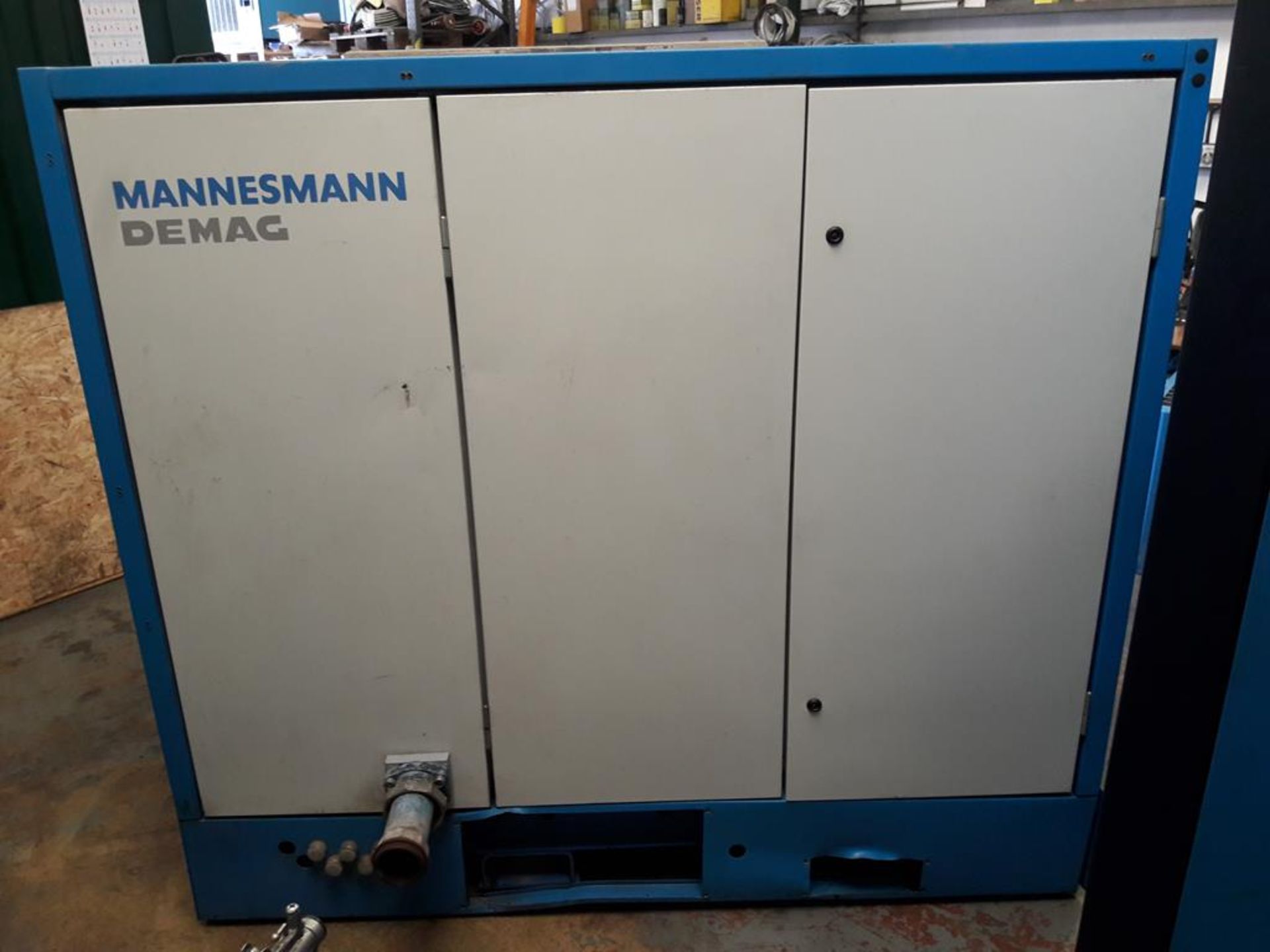 * Demag Regatta 160 Screw Compressor, YOM:1996 motor power: 90 kW, pressure: 7.5 bar, Weight 2300Kg. - Bild 2 aus 3