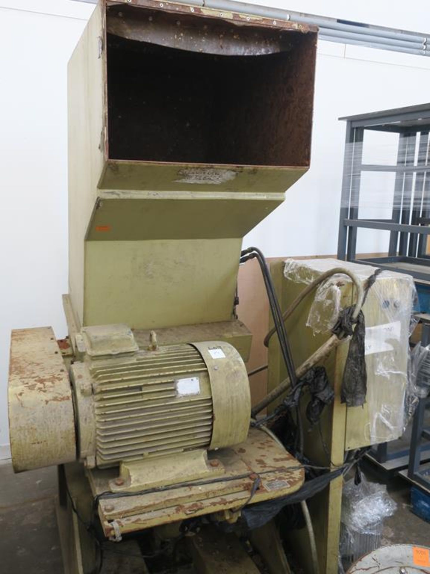 * An Aschaffenburg D8750 Granulator, 30kW with Extractor Fan and Spare Screens. Please note there is - Image 3 of 9