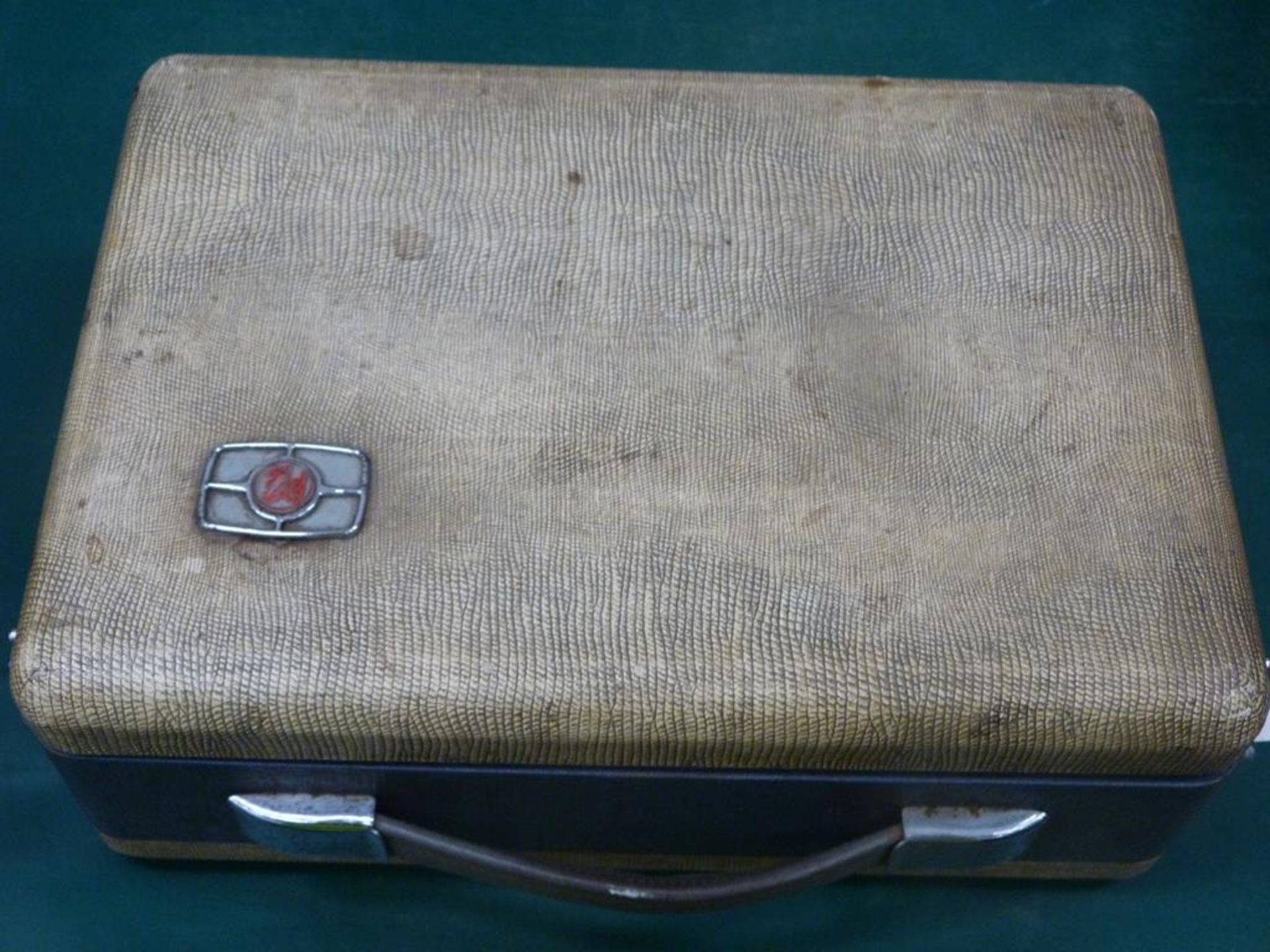 An early PYE Radio in Bespoke case (est £20-£40) - Bild 4 aus 4