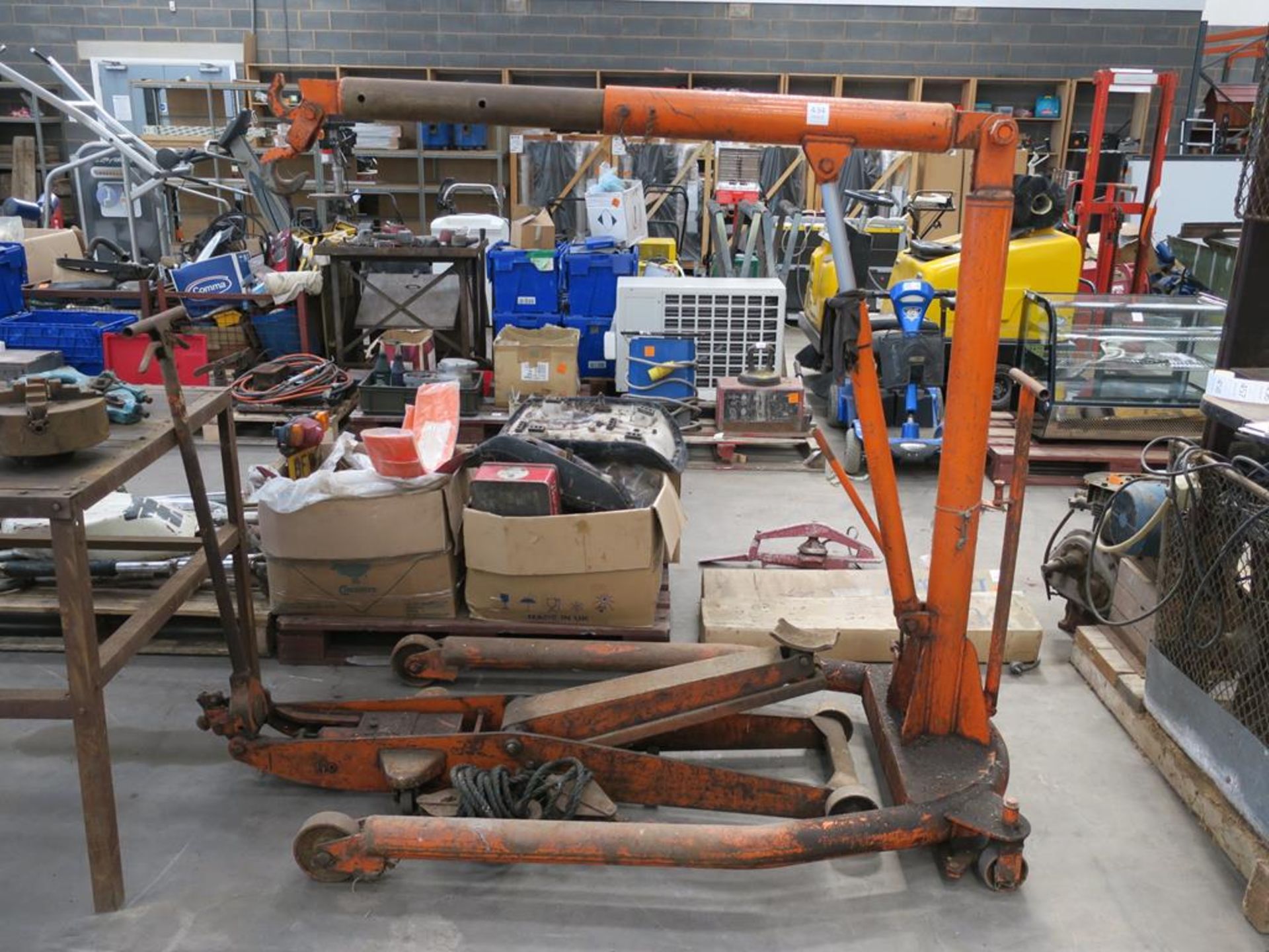 An Epco Engine Crane c/w a commercial Vehicle Jack and Hand Hoist. Please note there is a £10 plus