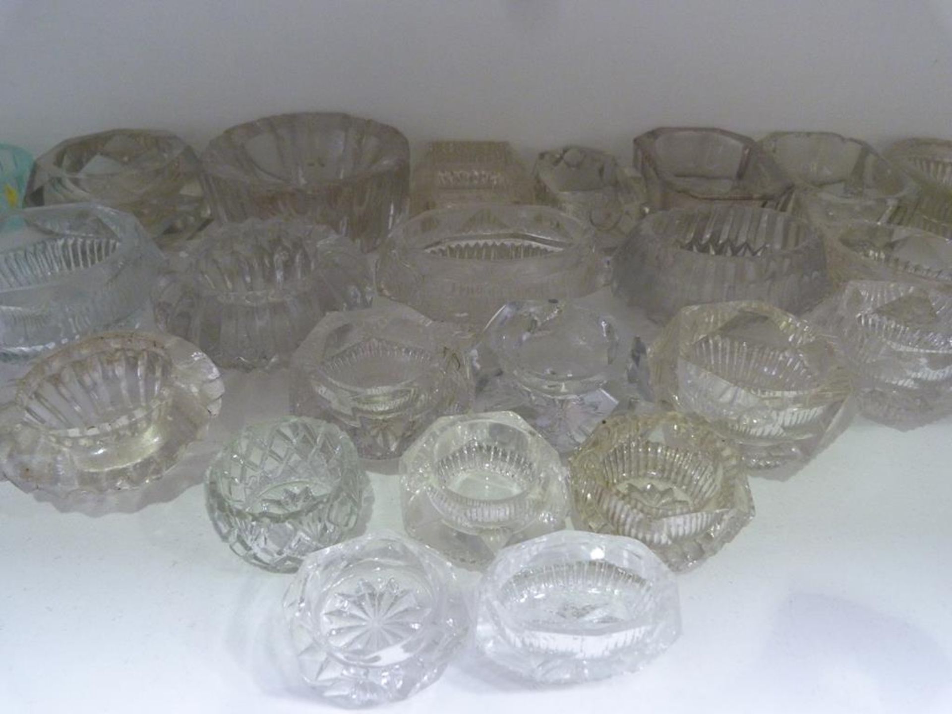 A collection of Clear Glass Victorian Salts (est £40- £80) - Bild 4 aus 5