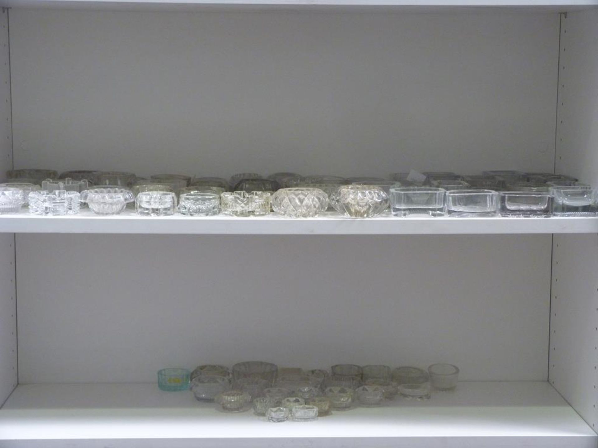 A collection of Clear Glass Victorian Salts (est £40- £80) - Bild 5 aus 5