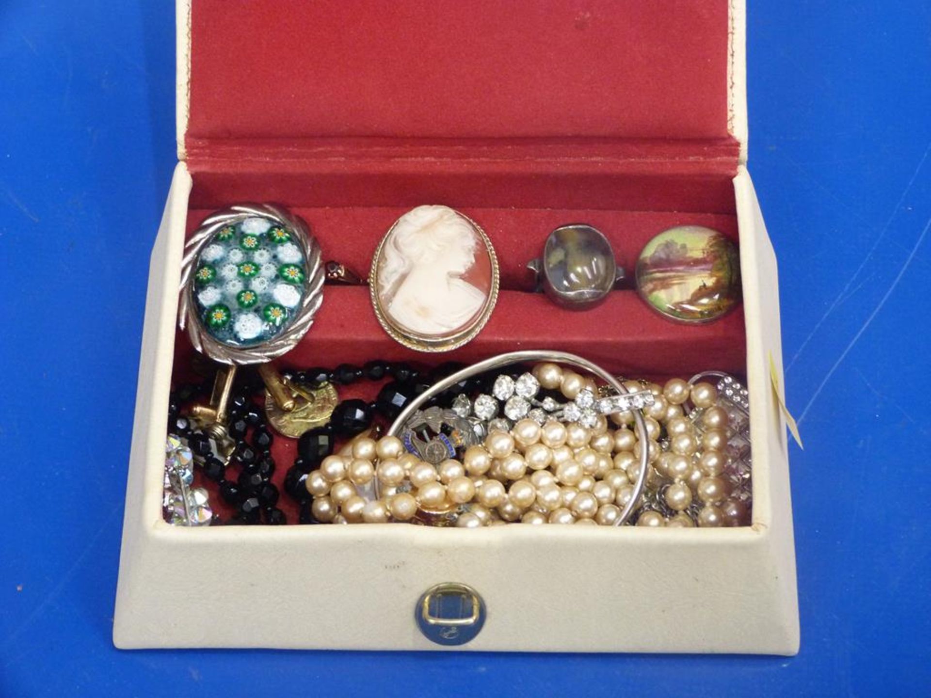 A Cream Coloured Leather Jewellery Box which contains predominantly Vintage Jewellery with some Gold - Image 2 of 3