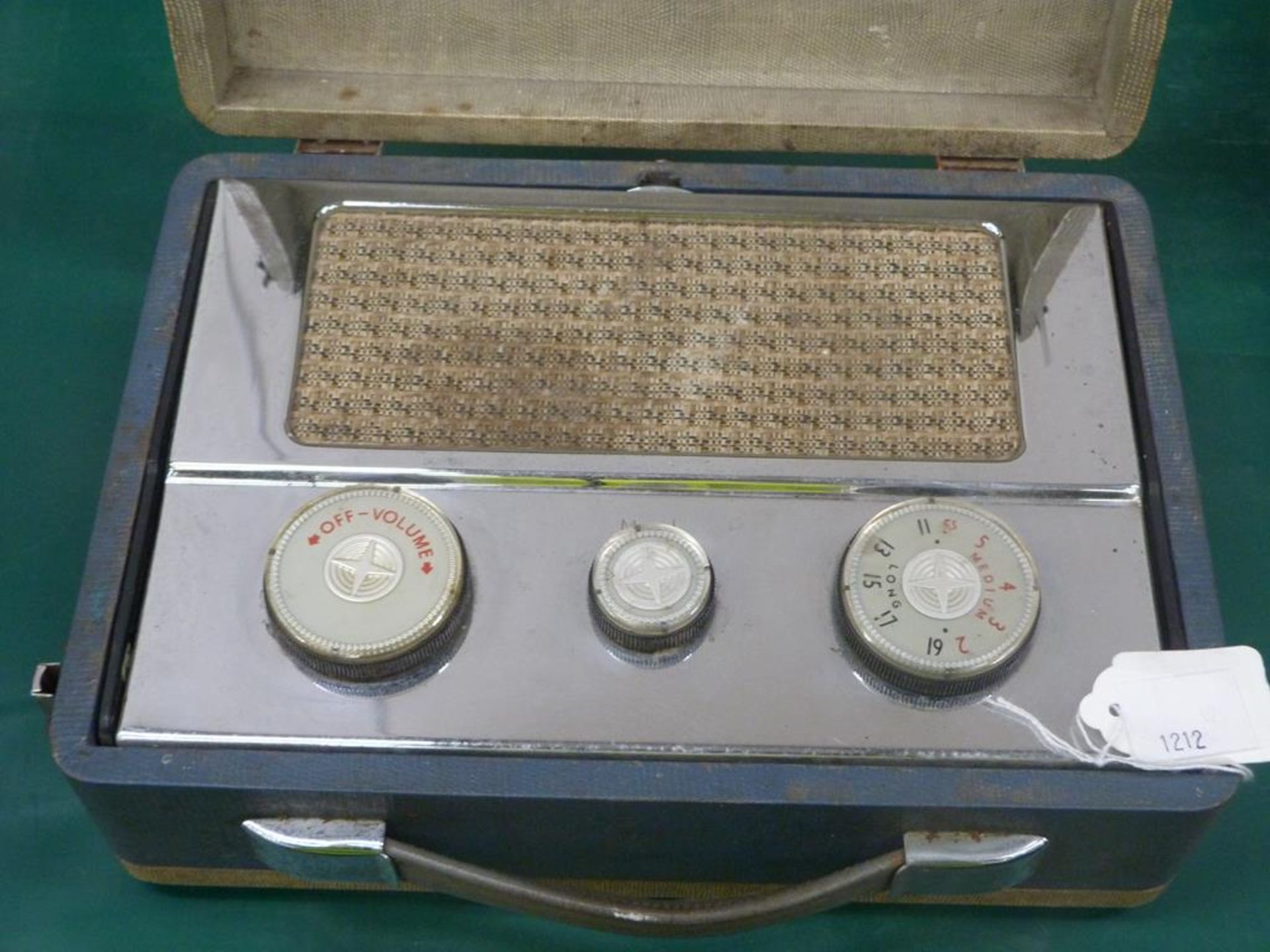 An early PYE Radio in Bespoke case (est £20-£40) - Bild 3 aus 4