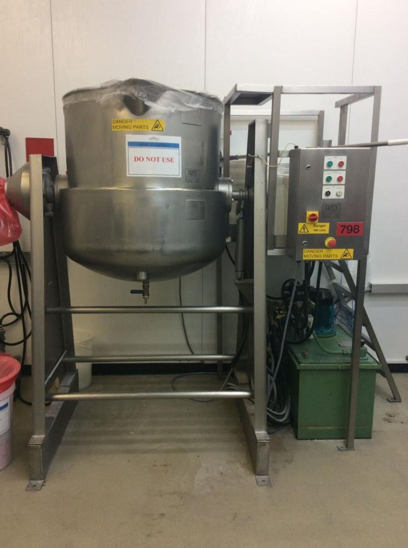 * A 500ltr Jacketed Stainless Steel Hydraulic Tipping Vessel ''With Power Pack'' No Mixing Unit. c/w - Bild 8 aus 10