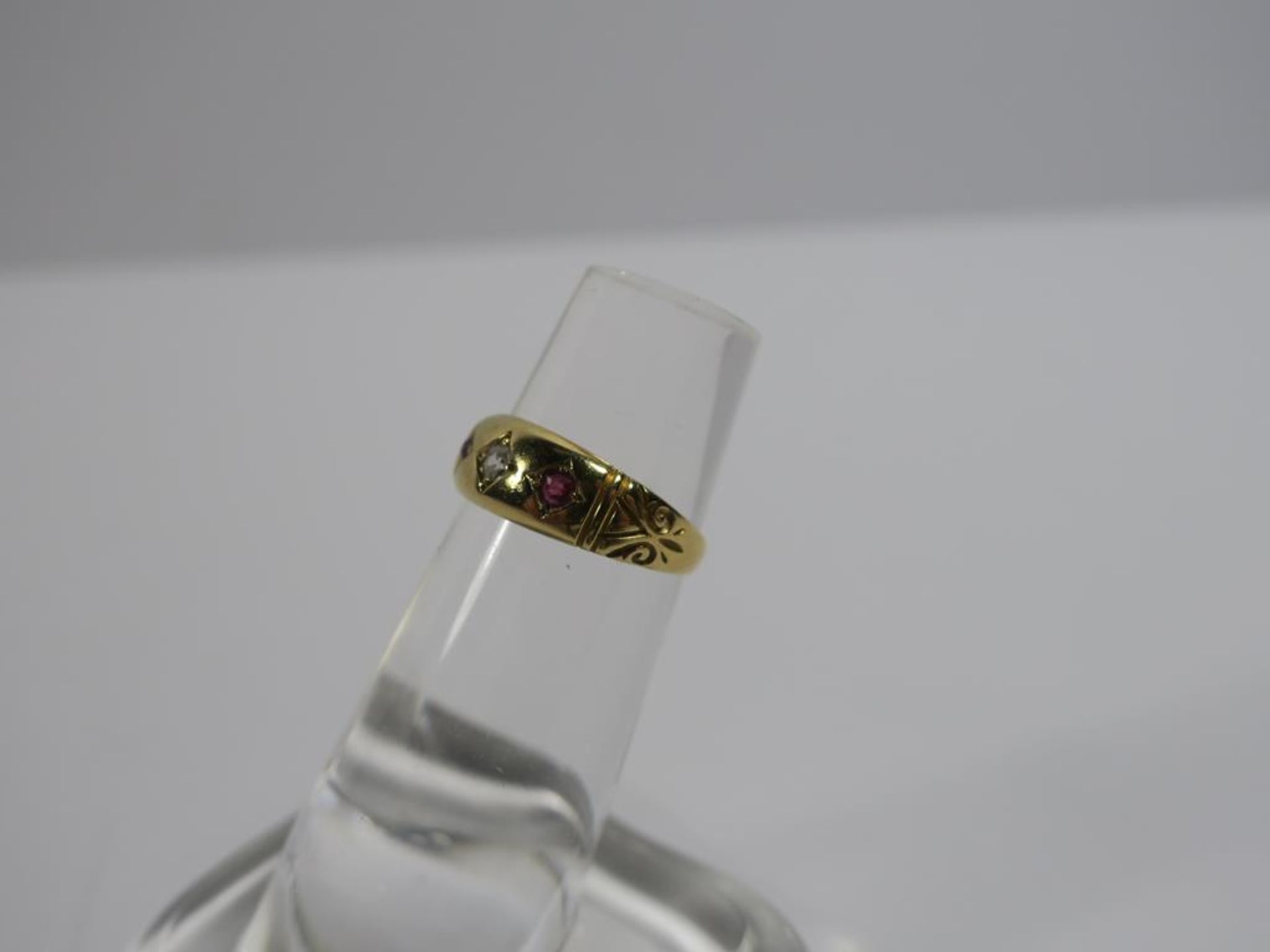 18ct Gold Ring with 1/16 Diamond and two Rubies, size K, approx 2.8g (est £120-£150) - Image 3 of 7