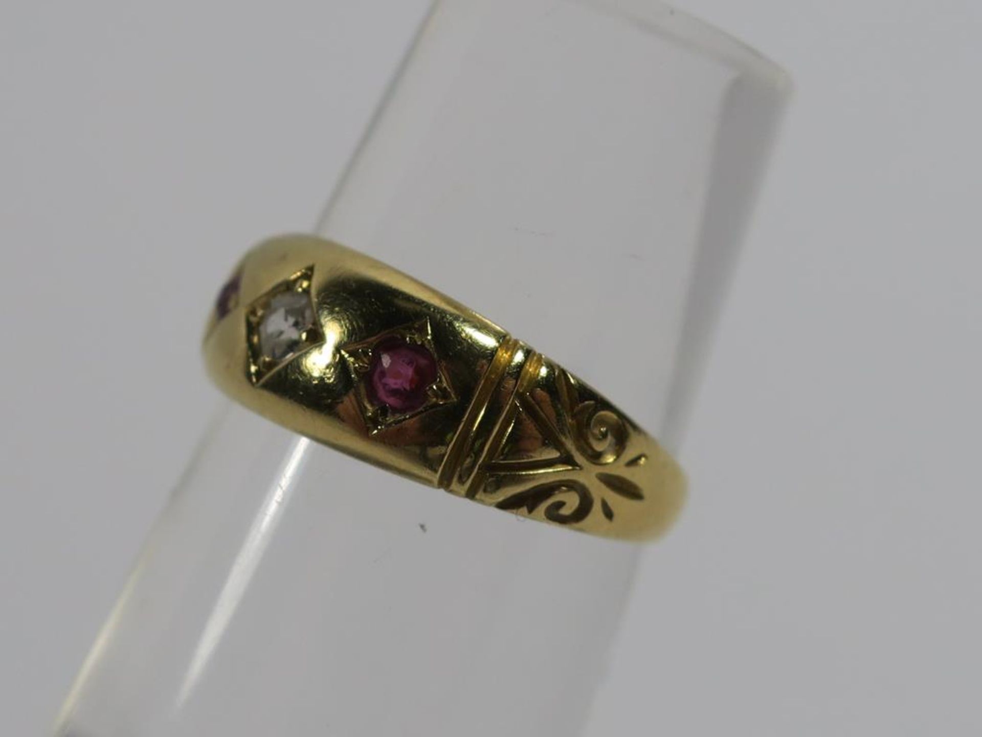 18ct Gold Ring with 1/16 Diamond and two Rubies, size K, approx 2.8g (est £120-£150) - Image 4 of 7