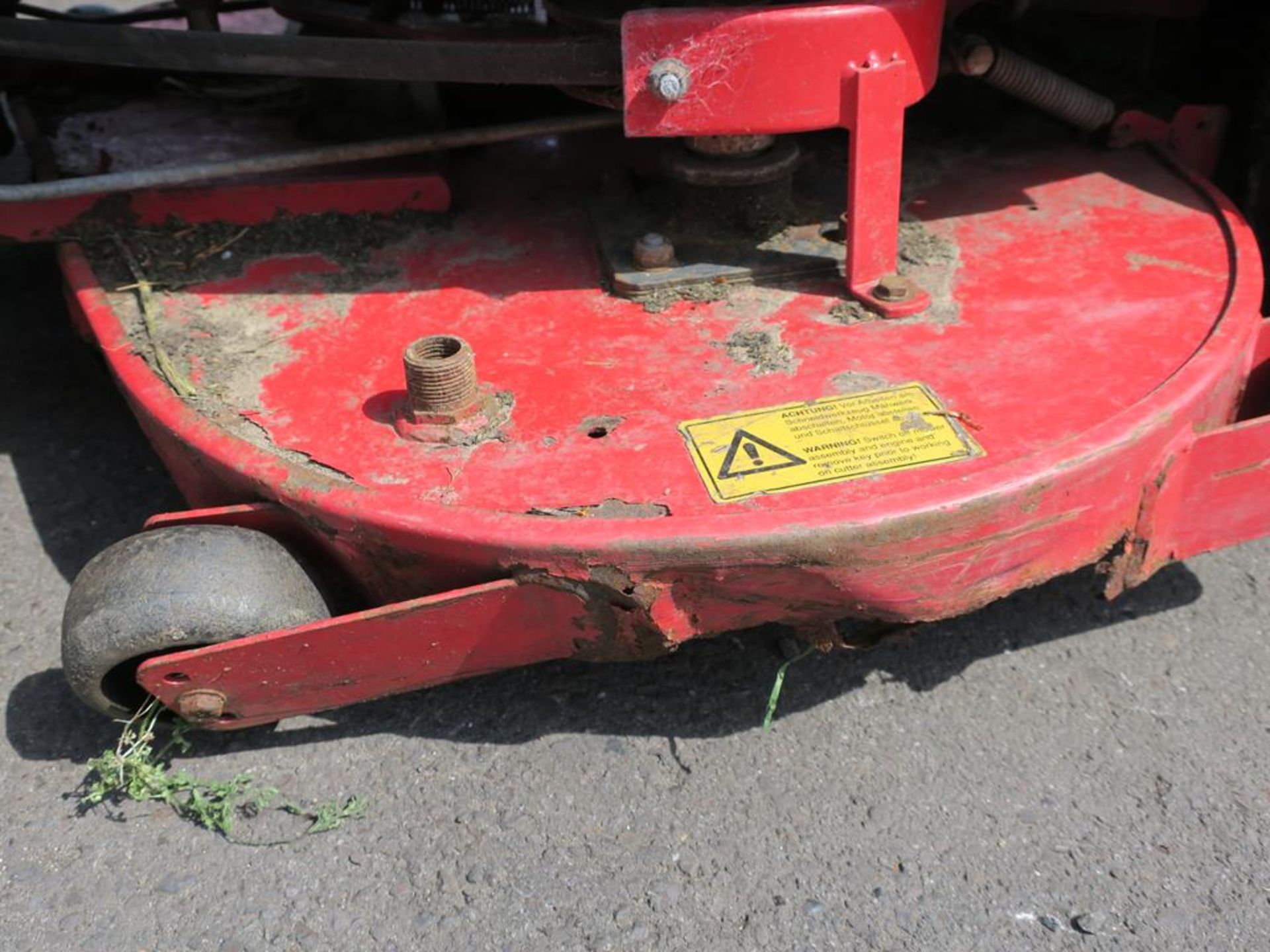 A Westwood T1100 Ride on Lawnmower. (In working order). - Bild 10 aus 14